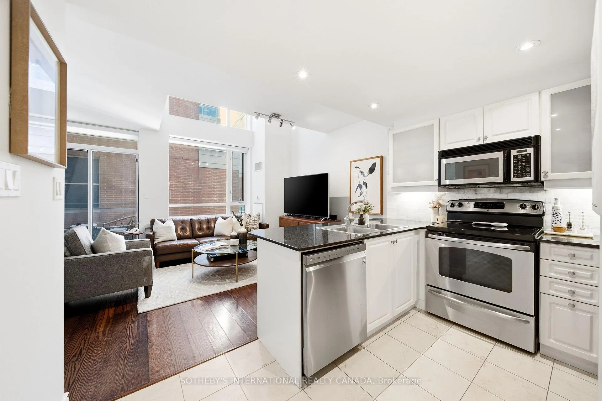 Photo 3 of Unit 1507, 80 Cumberland Street, Toronto, The Annex — HOMEH