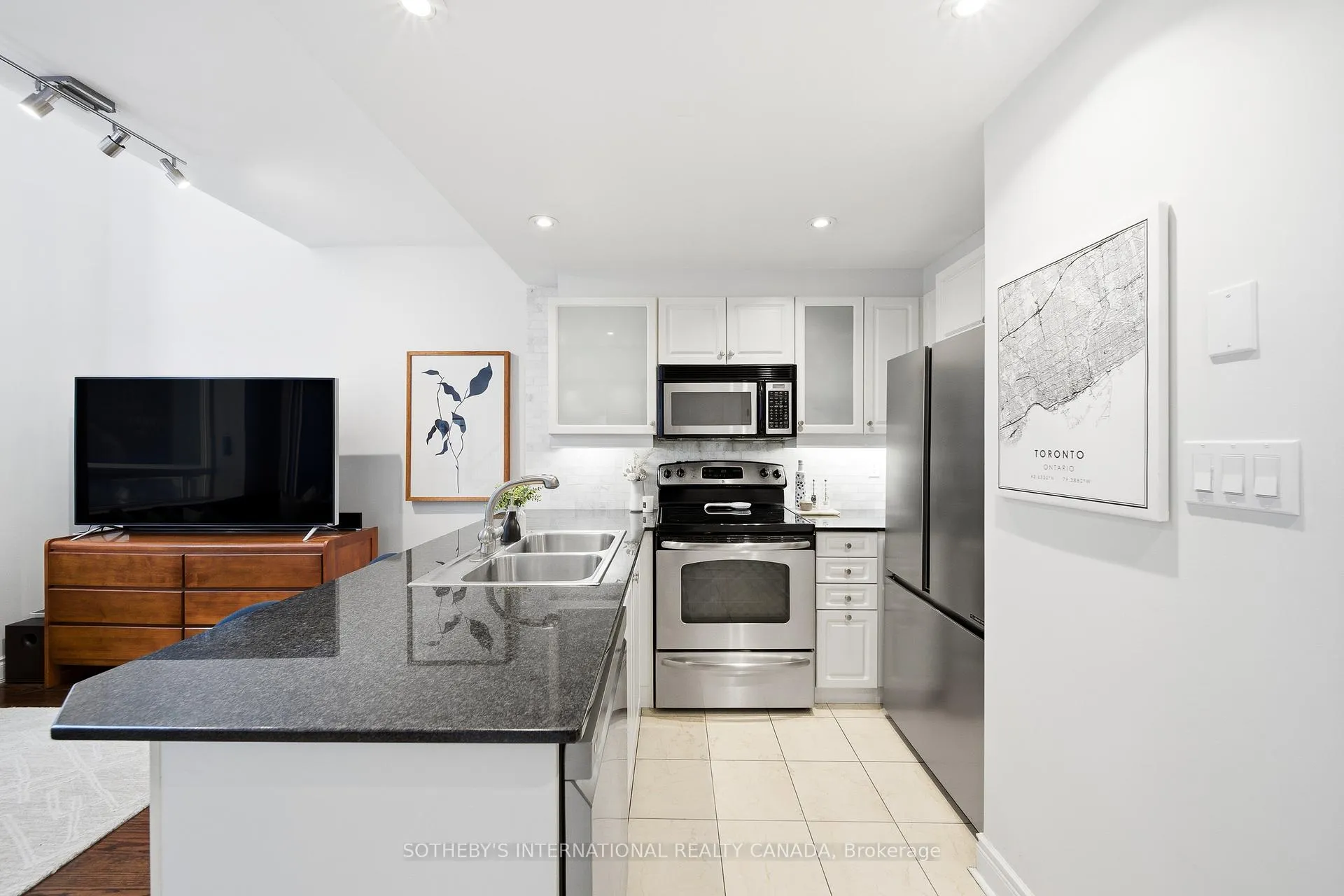 Photo 4 of Unit 1507, 80 Cumberland Street, Toronto, The Annex — HOMEH