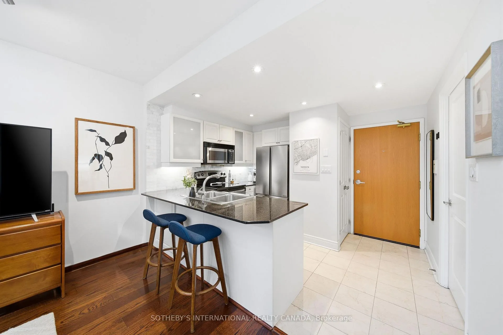 Photo 5 of Unit 1507, 80 Cumberland Street, Toronto, The Annex — HOMEH