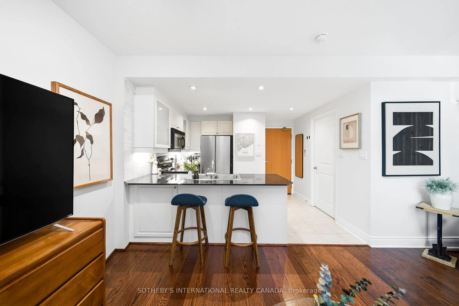 Photo 6 of Unit 1507, 80 Cumberland Street, Toronto, The Annex — HOMEH