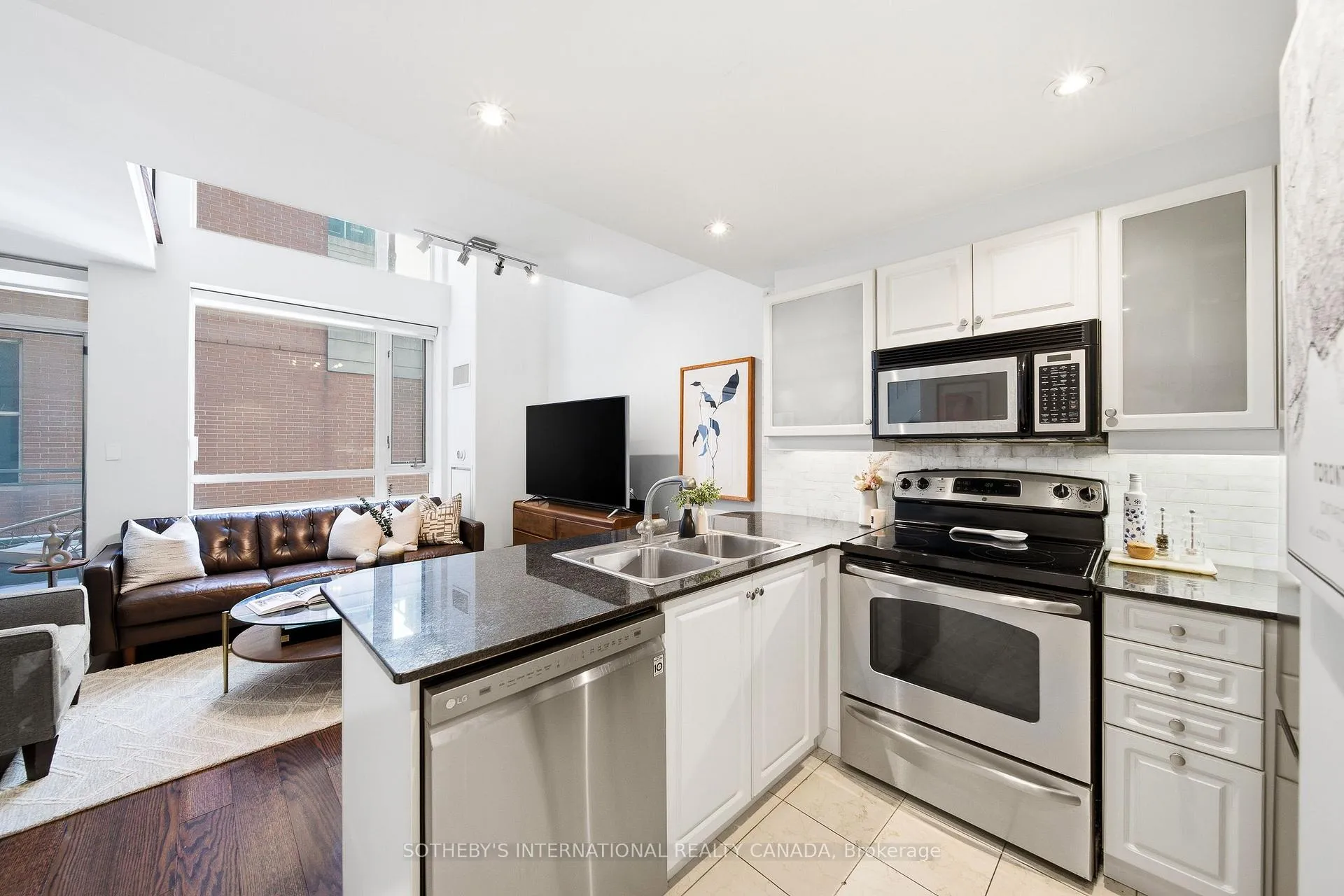 Photo 8 of Unit 1507, 80 Cumberland Street, Toronto, The Annex — HOMEH