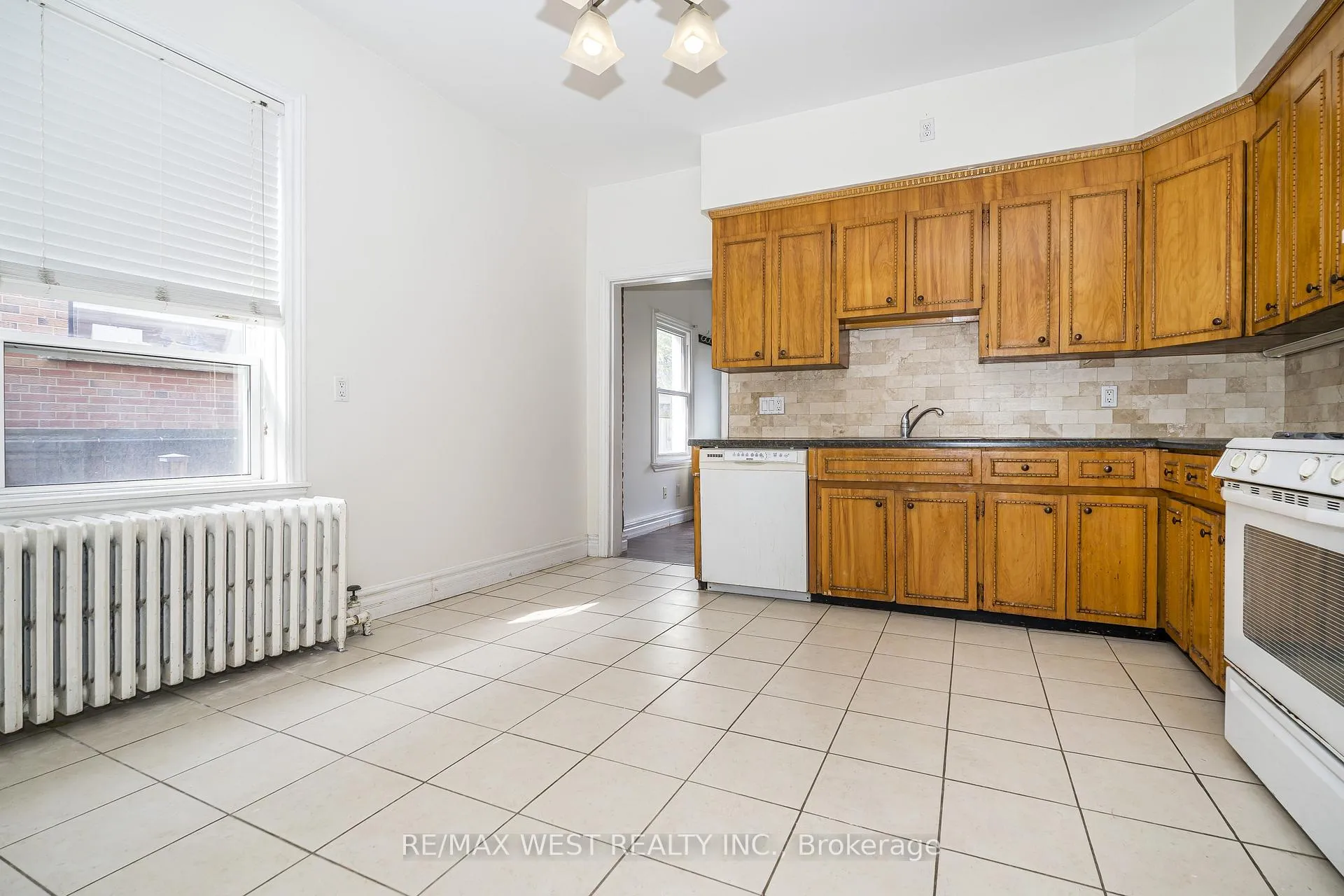Photo 8 of 404 Manning Avenue, Toronto, Palmerston-Little Italy — HOMEH