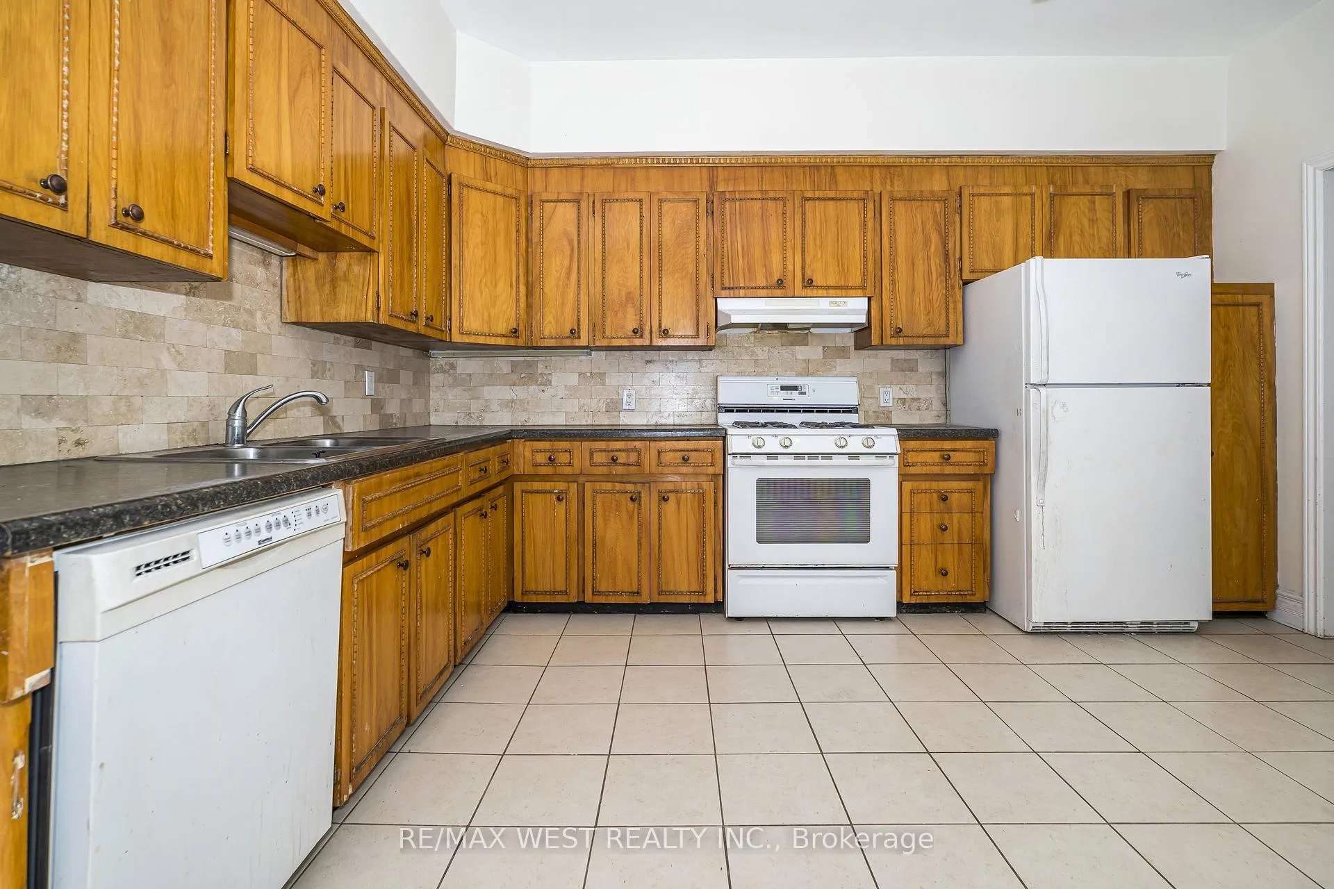 Photo 9 of 404 Manning Avenue, Toronto, Palmerston-Little Italy — HOMEH