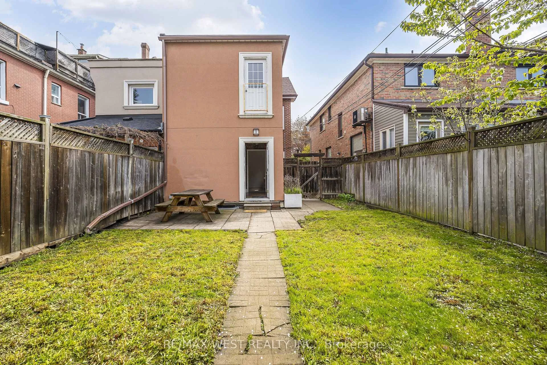 Photo 13 of 404 Manning Avenue, Toronto, Palmerston-Little Italy — HOMEH
