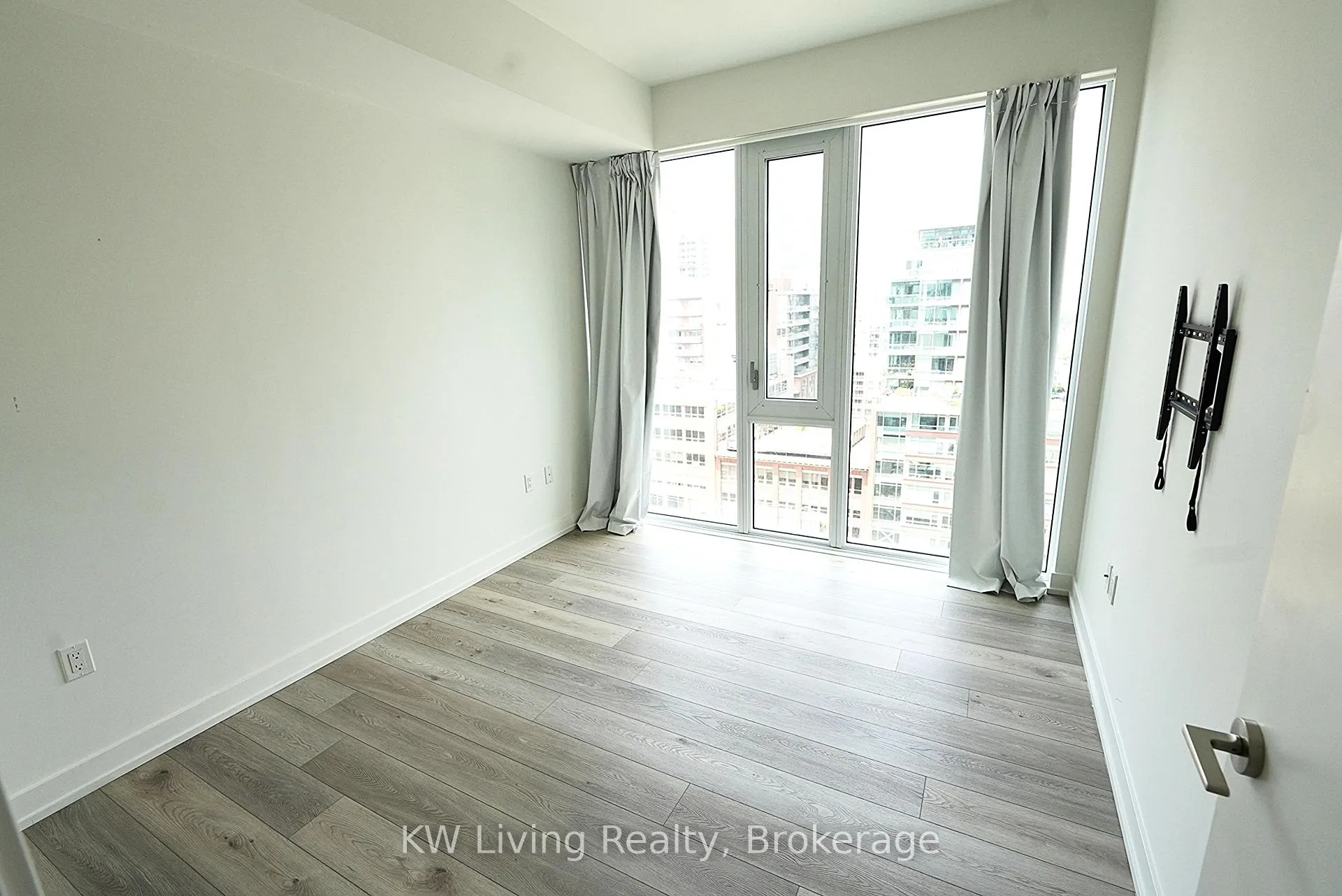 Photo 3 of Unit 1213, 158 Front Street E, Toronto, Moss Park — HOMEH