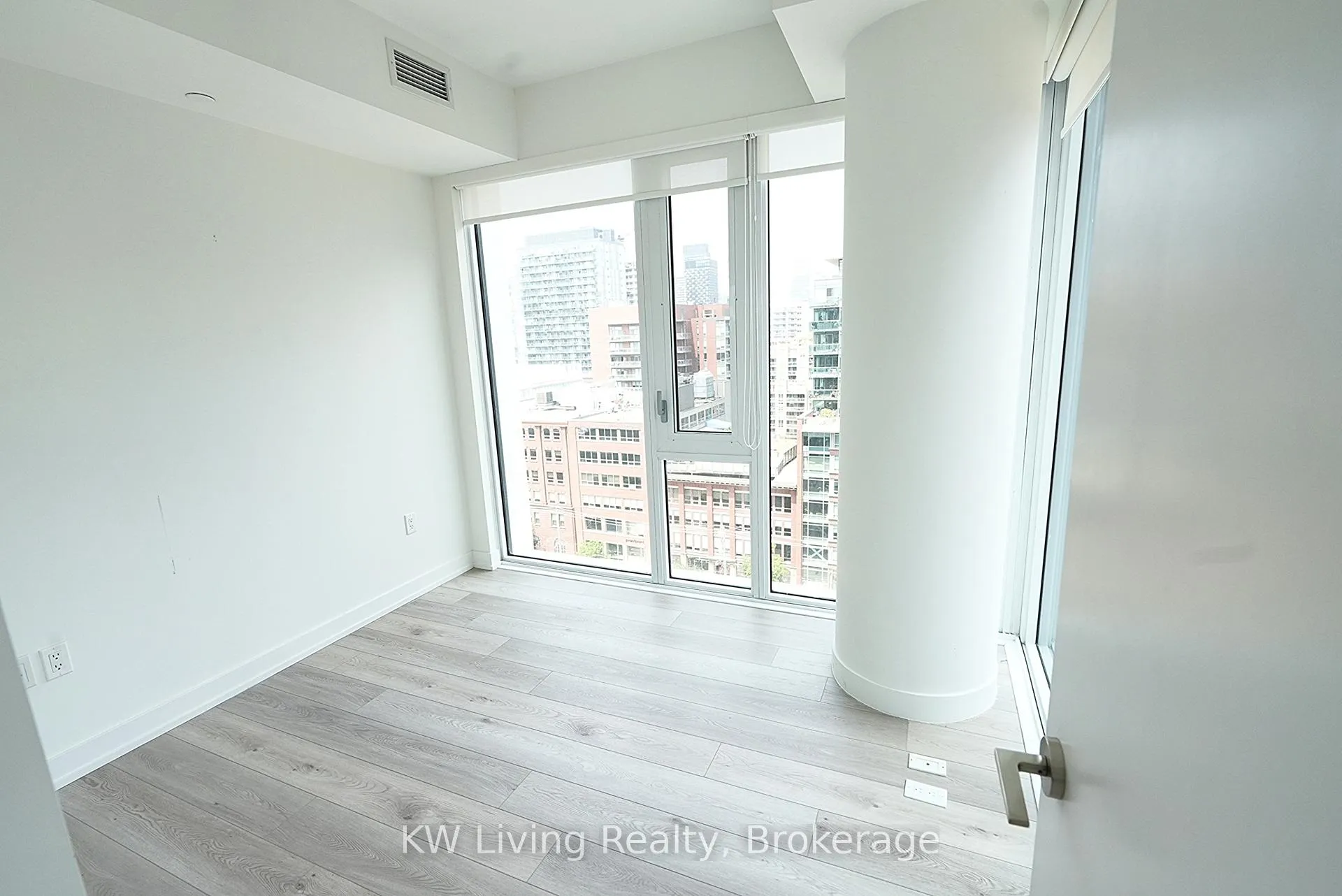 Photo 4 of Unit 1213, 158 Front Street E, Toronto, Moss Park — HOMEH