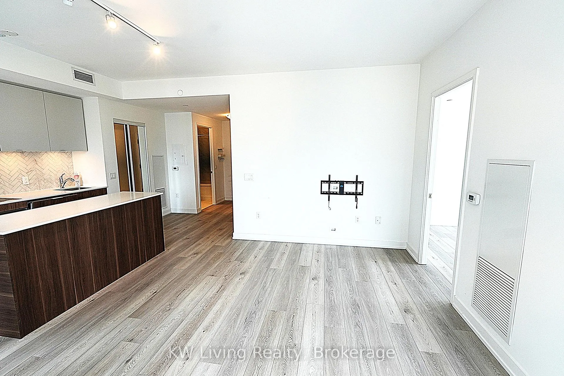 Photo 5 of Unit 1213, 158 Front Street E, Toronto, Moss Park — HOMEH