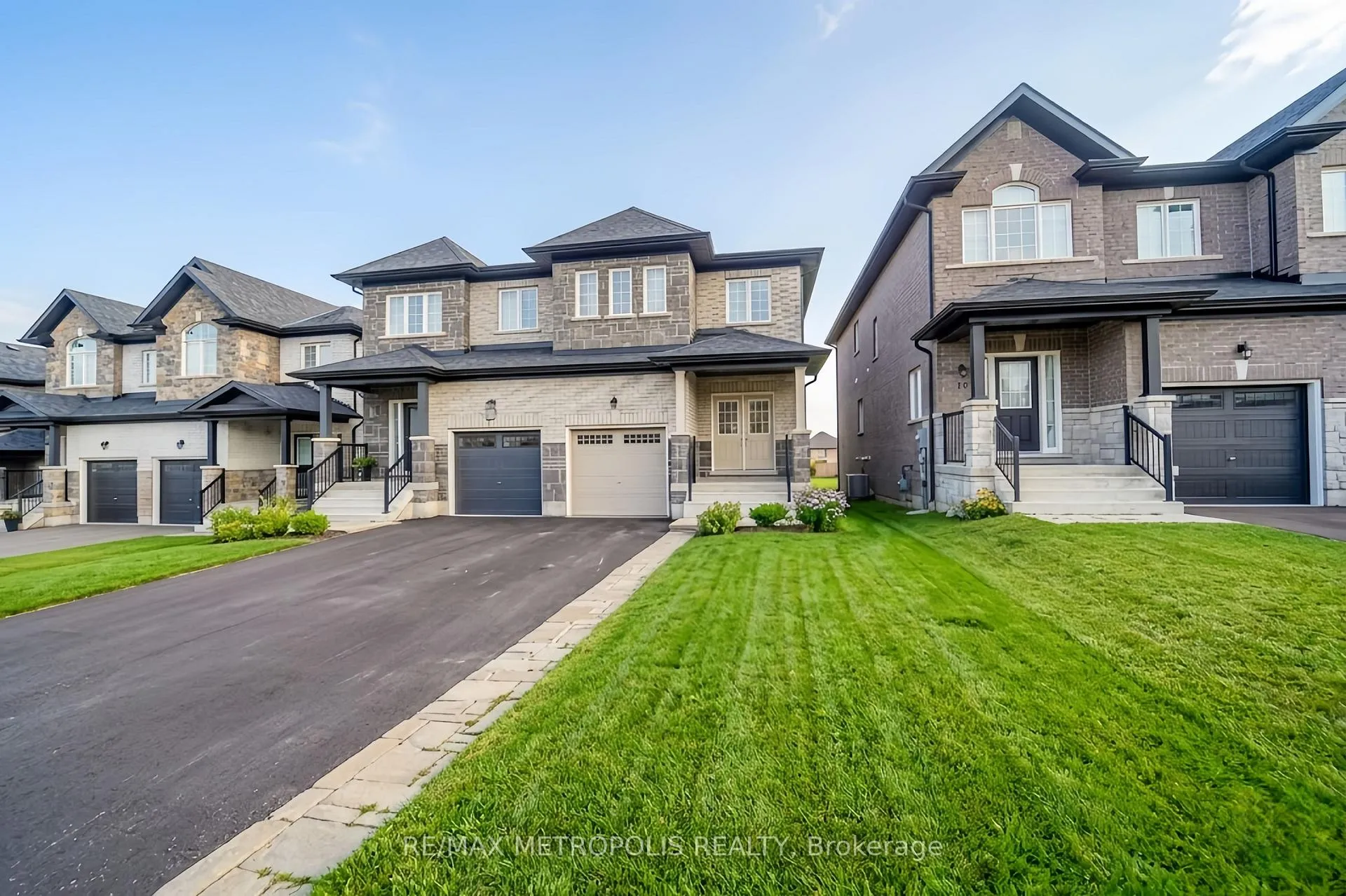 Photo 1 of 22 Haskins Crescent, Georgina, Keswick South — HOMEH