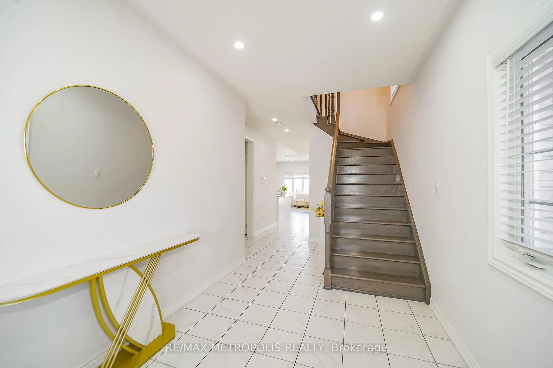 Photo 2 of 22 Haskins Crescent, Georgina, Keswick South — HOMEH