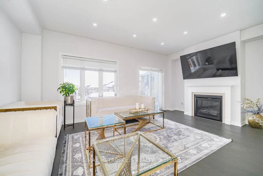 Photo 14 of 22 Haskins Crescent, Georgina, Keswick South — HOMEH