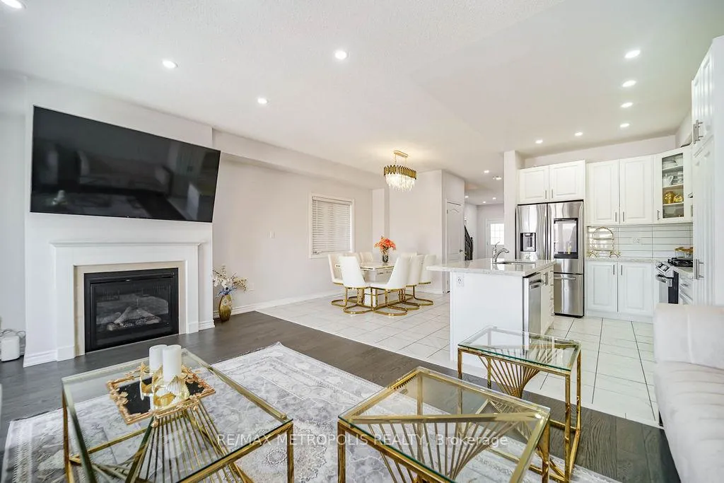 Photo 15 of 22 Haskins Crescent, Georgina, Keswick South — HOMEH