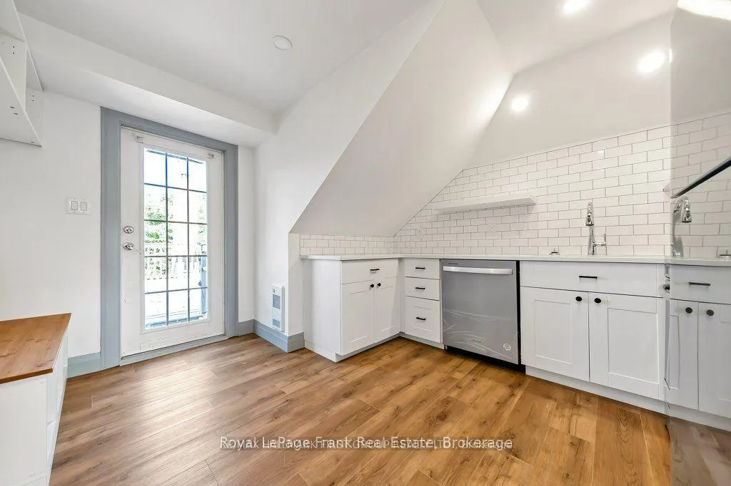 Photo 3 of Unit 3rd Flr, 622 Simcoe Street N, Oshawa, O'Neill — HOMEH