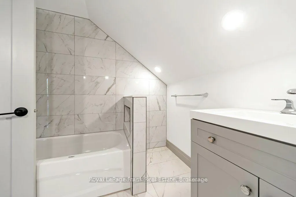 Photo 15 of Unit 3rd Flr, 622 Simcoe Street N, Oshawa, O'Neill — HOMEH