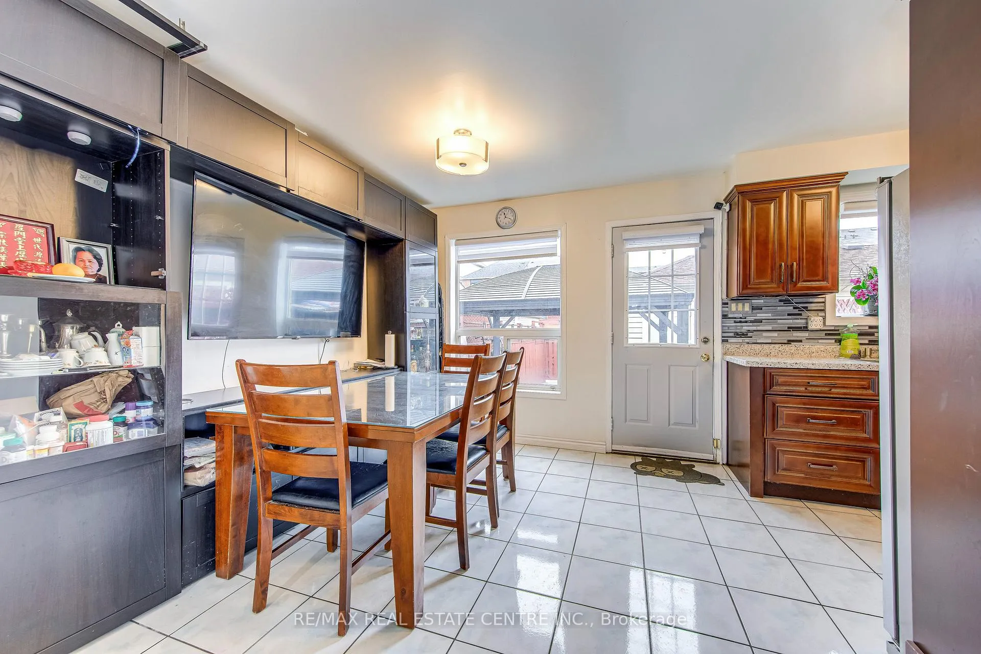 Photo 5 of 2080 St Clair Avenue W, Toronto, Junction Area — HOMEH