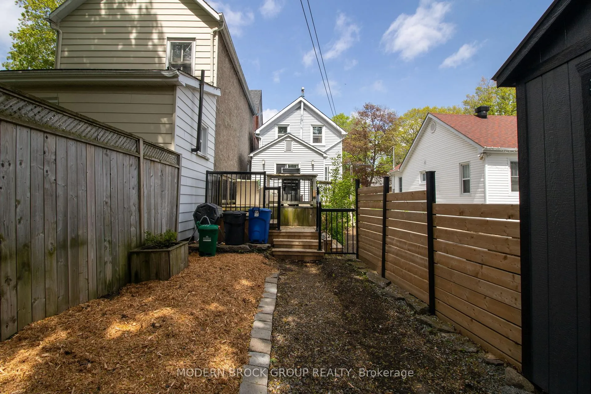 Photo 3 of 129 James Street E, Brockville — HOMEH