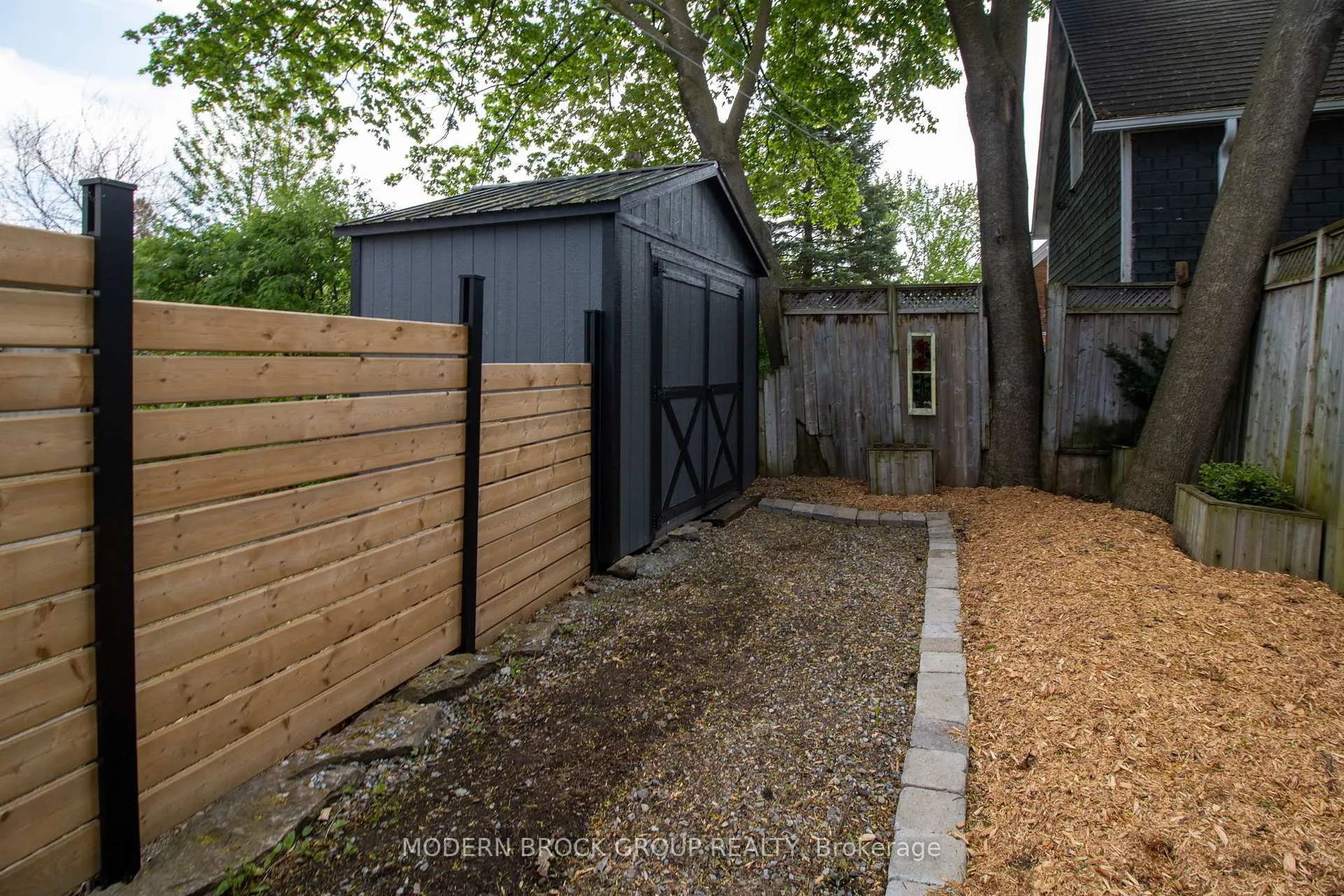 Photo 4 of 129 James Street E, Brockville — HOMEH