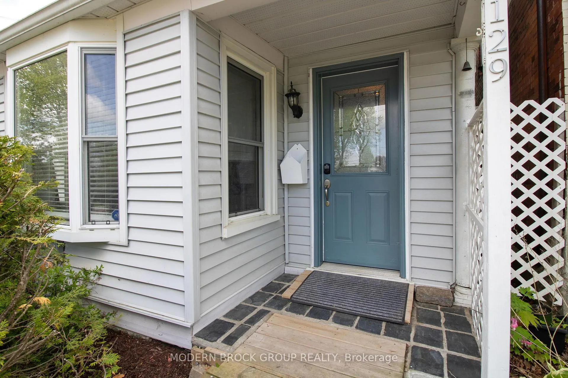 Photo 5 of 129 James Street E, Brockville — HOMEH