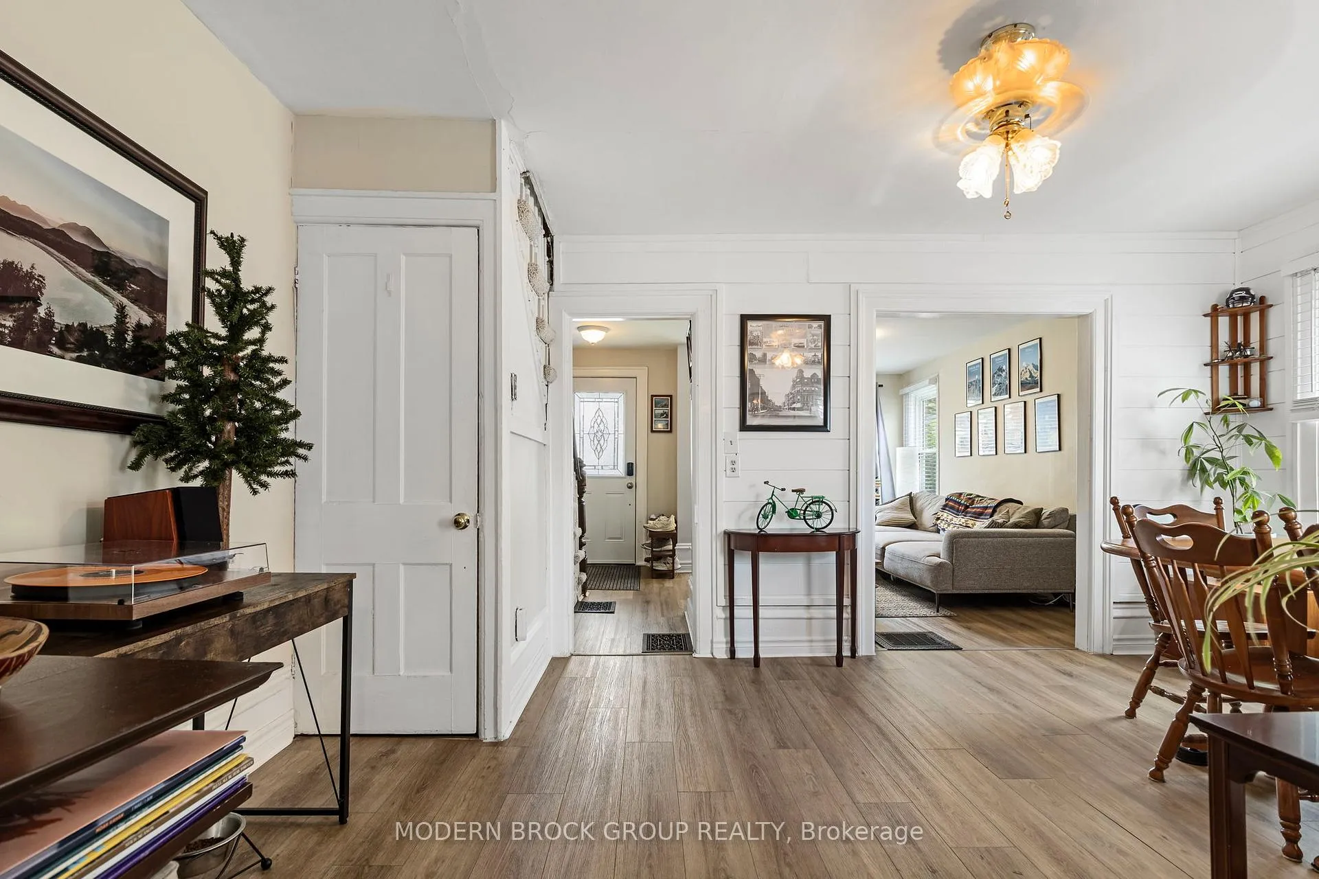 Photo 16 of 129 James Street E, Brockville — HOMEH