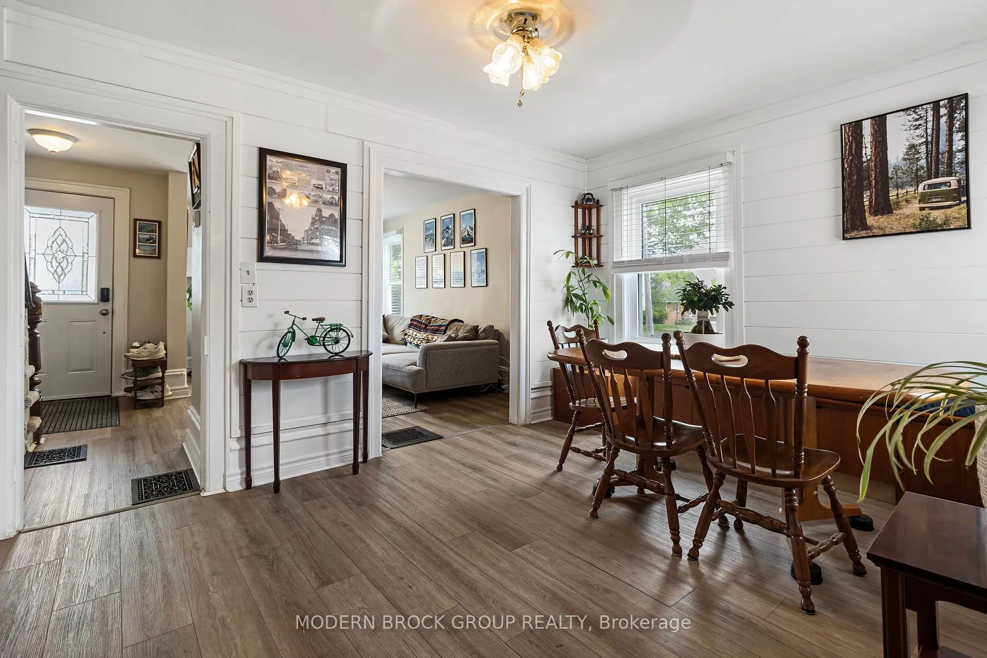 Photo 17 of 129 James Street E, Brockville — HOMEH