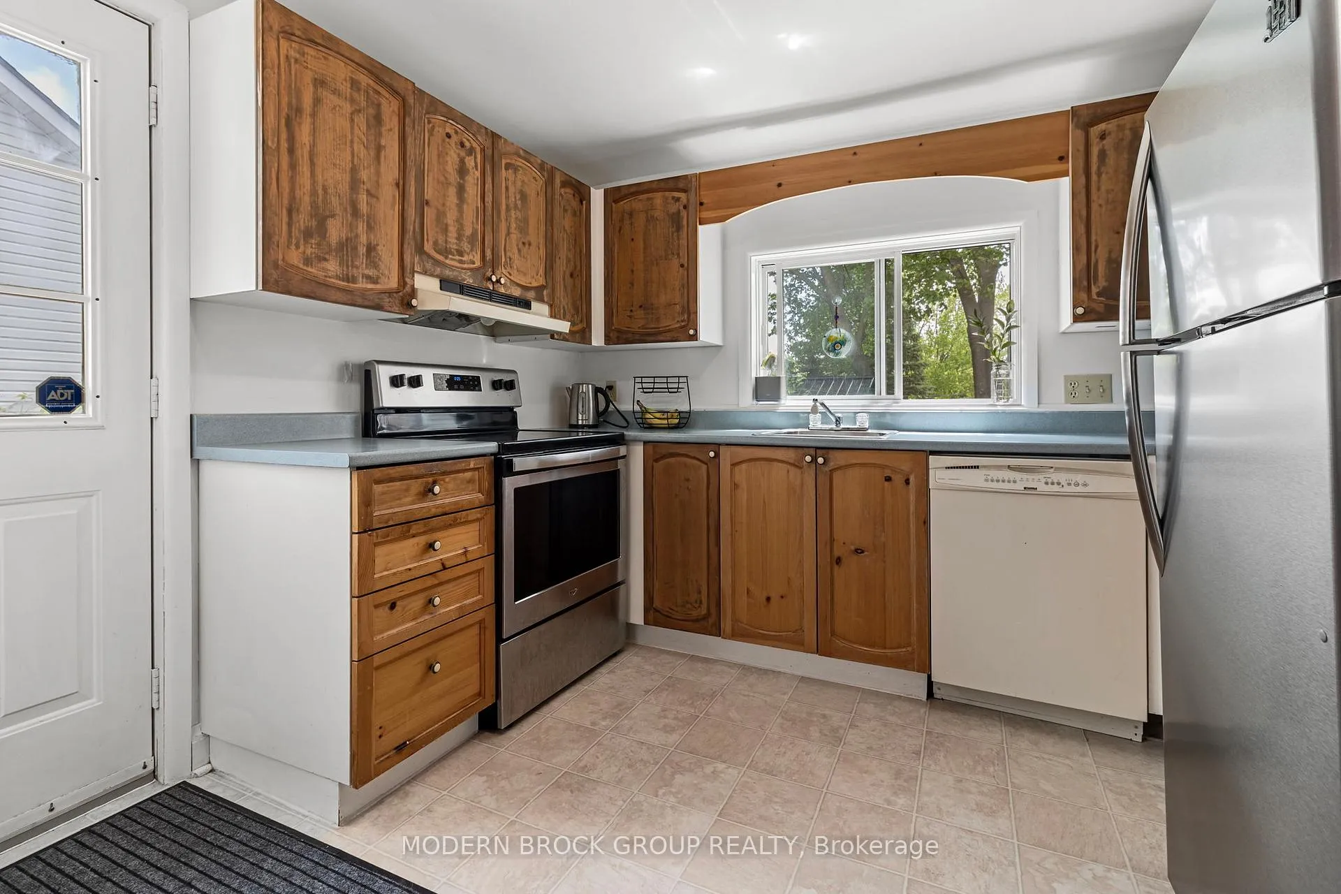Photo 19 of 129 James Street E, Brockville — HOMEH
