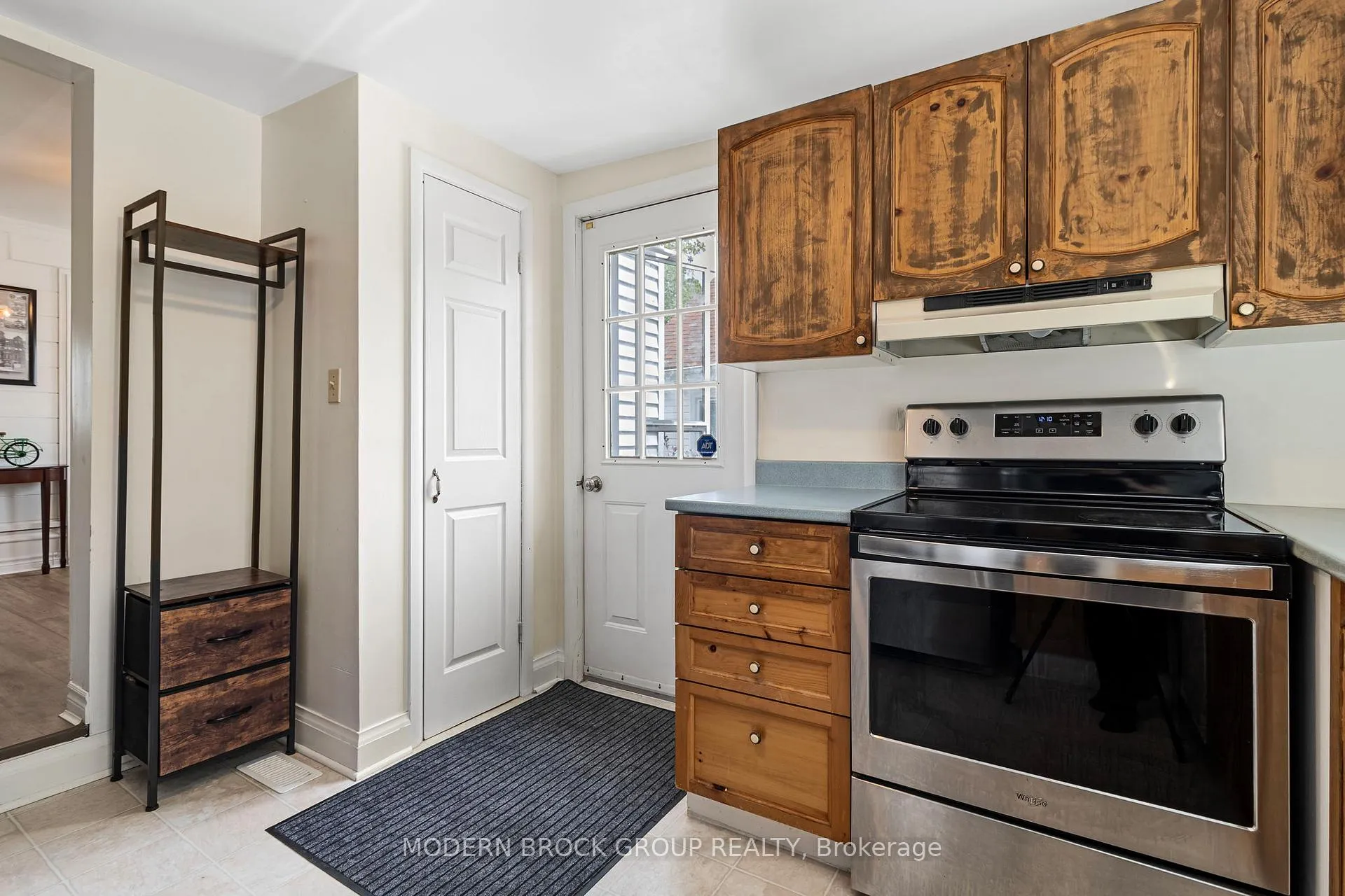 Photo 23 of 129 James Street E, Brockville — HOMEH
