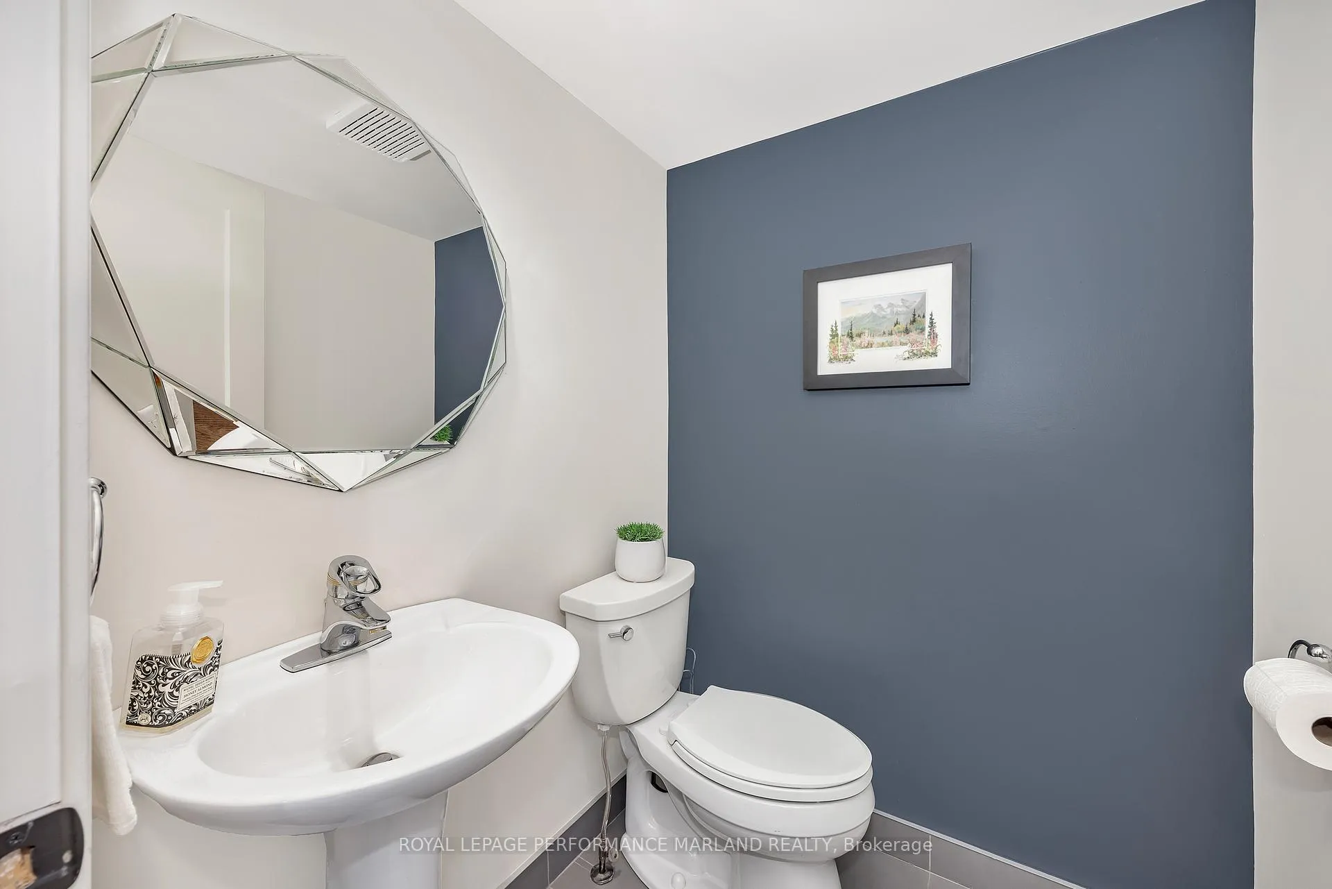 Photo 4 of 71 Echo Drive, Ottawa, Ottawa East — HOMEH