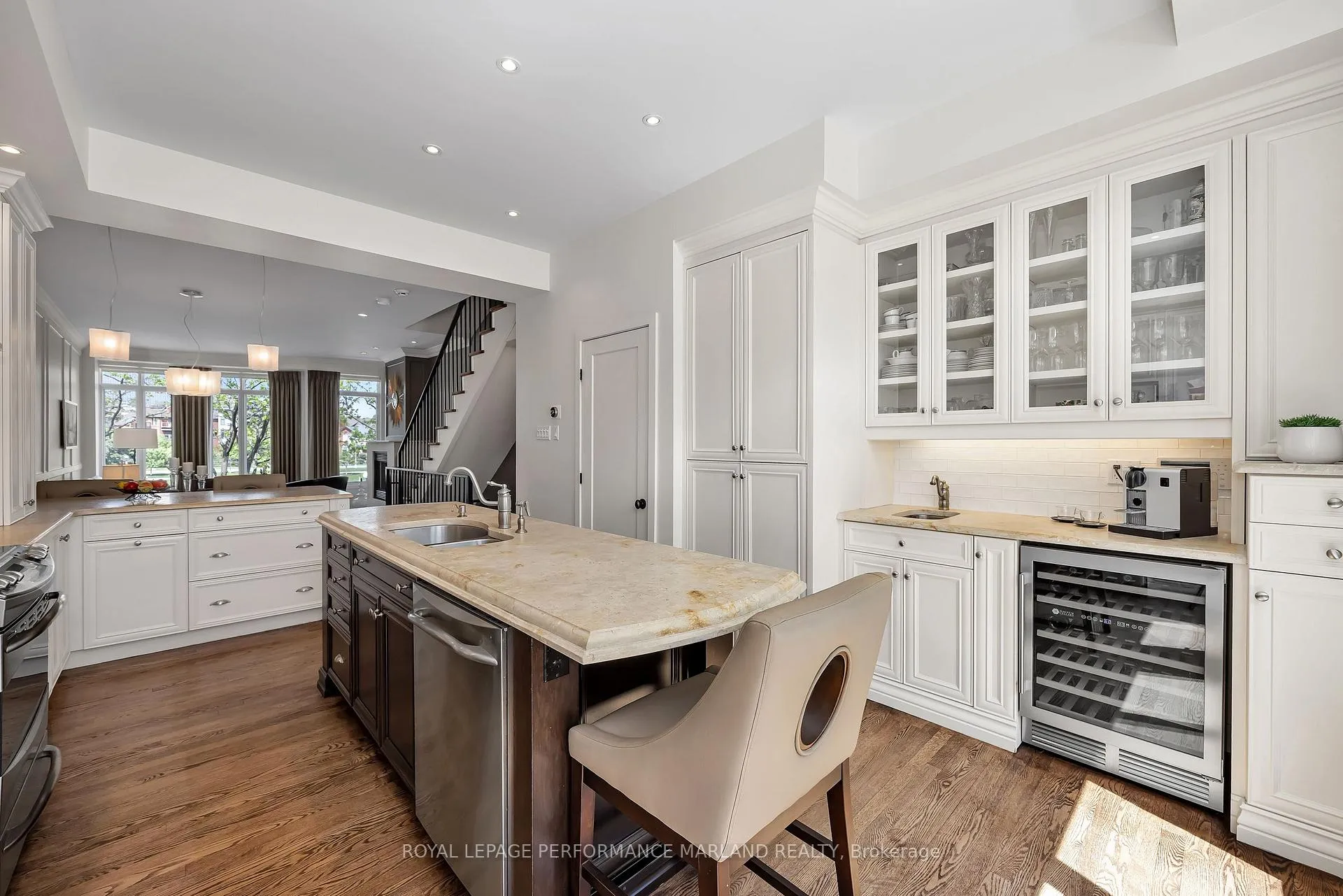 Photo 11 of 71 Echo Drive, Ottawa, Ottawa East — HOMEH