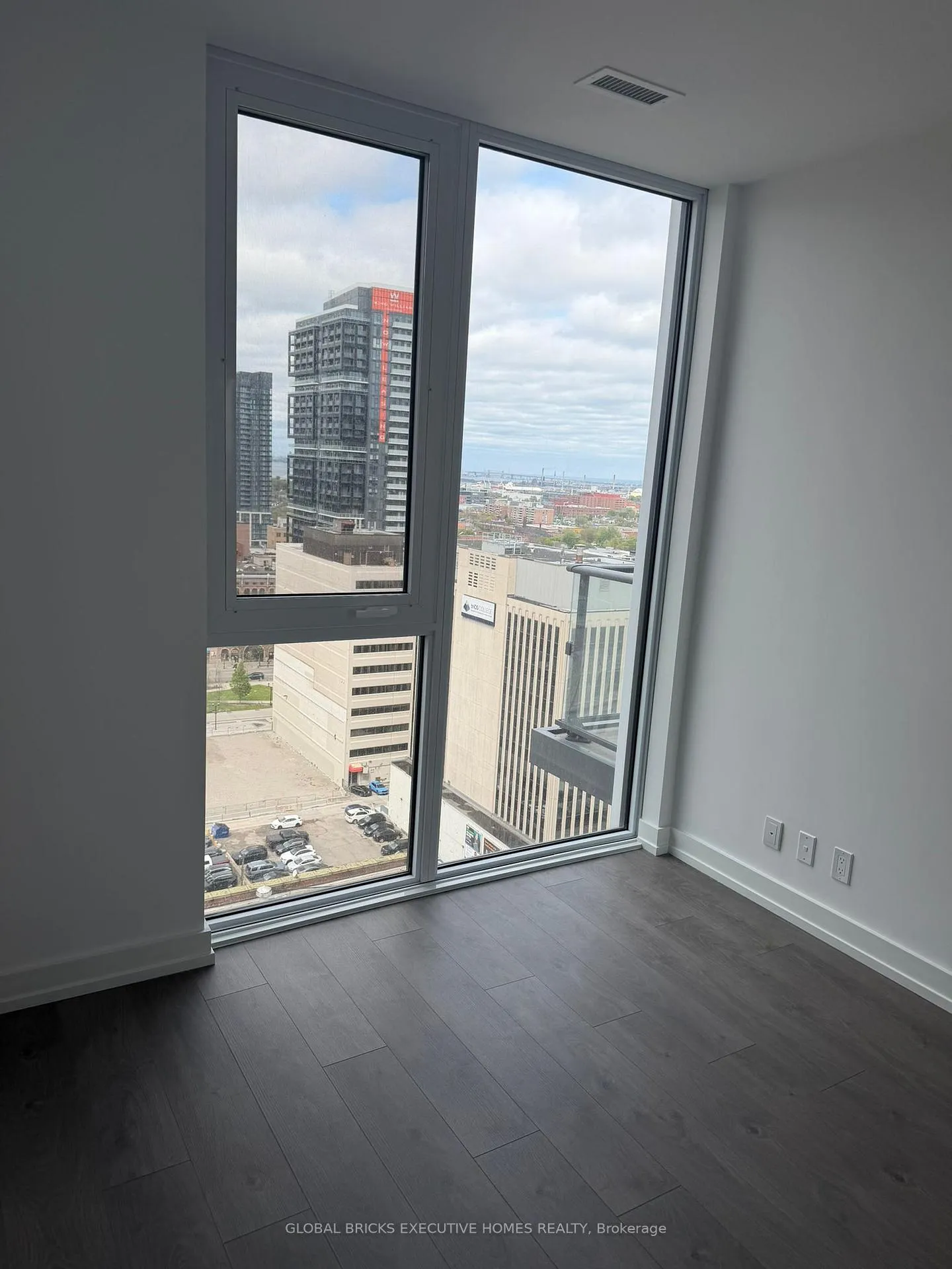 Photo 6 of Unit 1703, 75 James Street S, Hamilton, Corktown — HOMEH