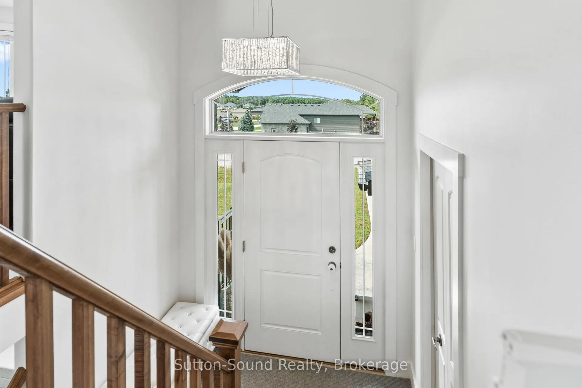 Photo 4 of 111 Donway Drive, Chatsworth — HOMEH