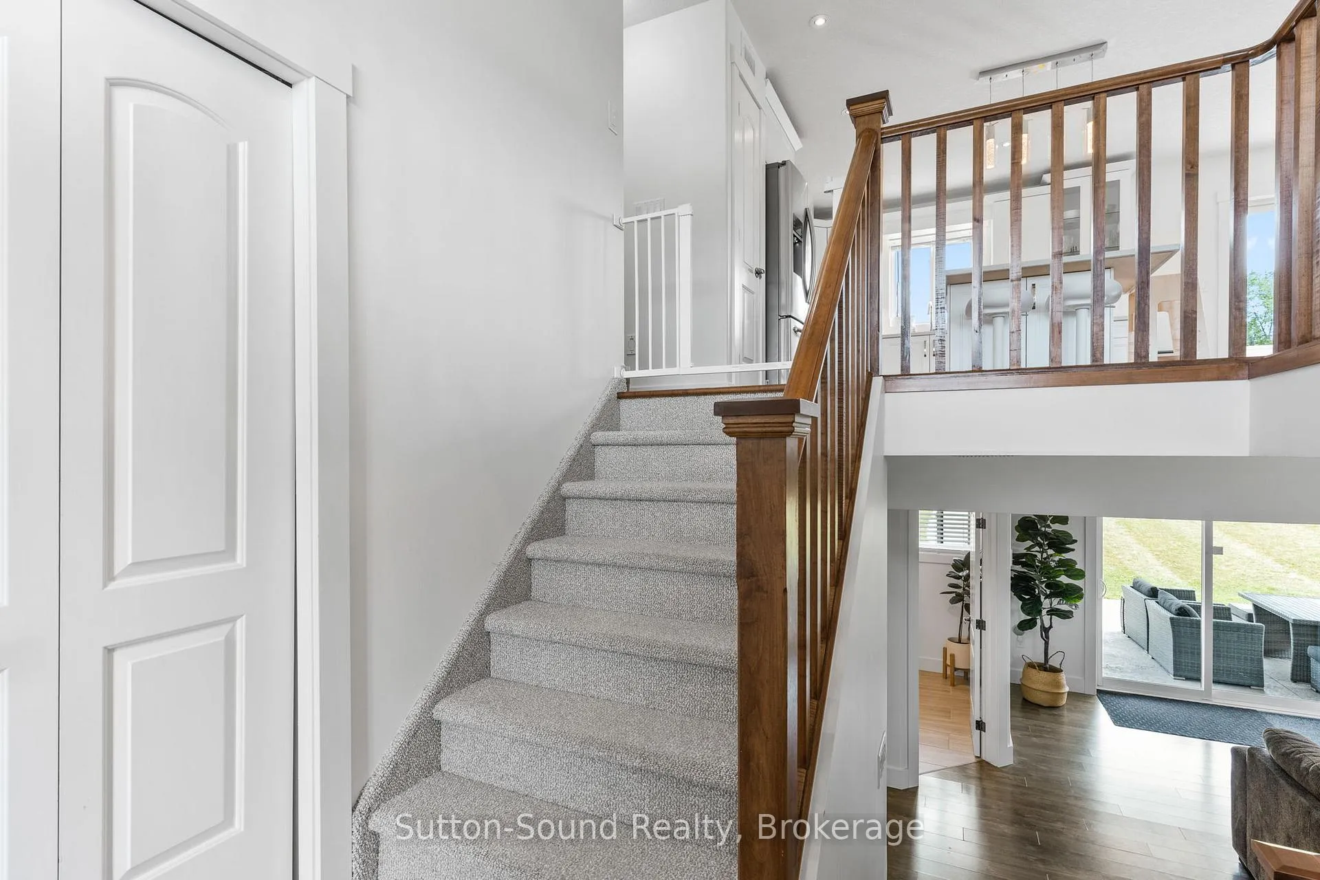 Photo 5 of 111 Donway Drive, Chatsworth — HOMEH