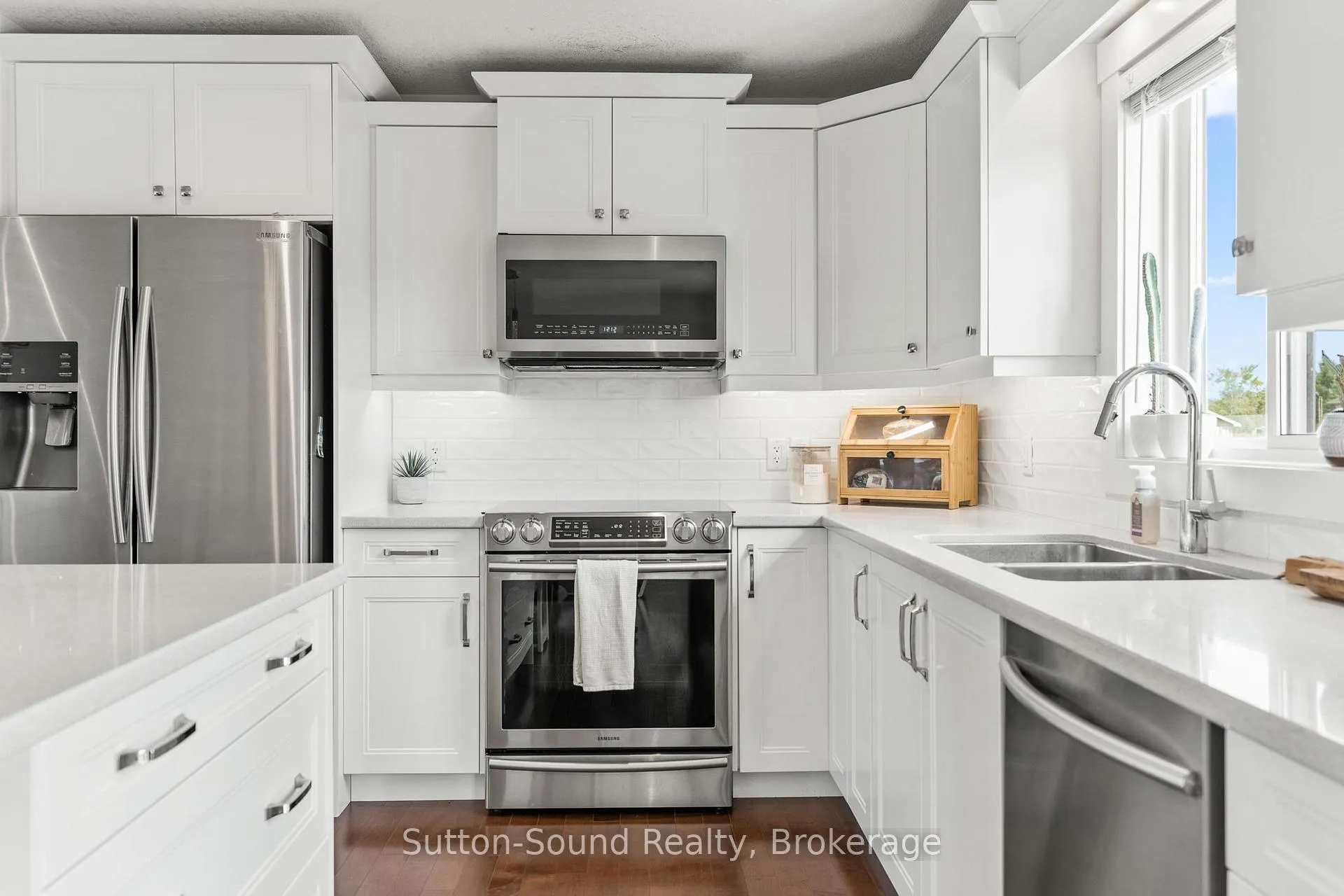 Photo 9 of 111 Donway Drive, Chatsworth — HOMEH