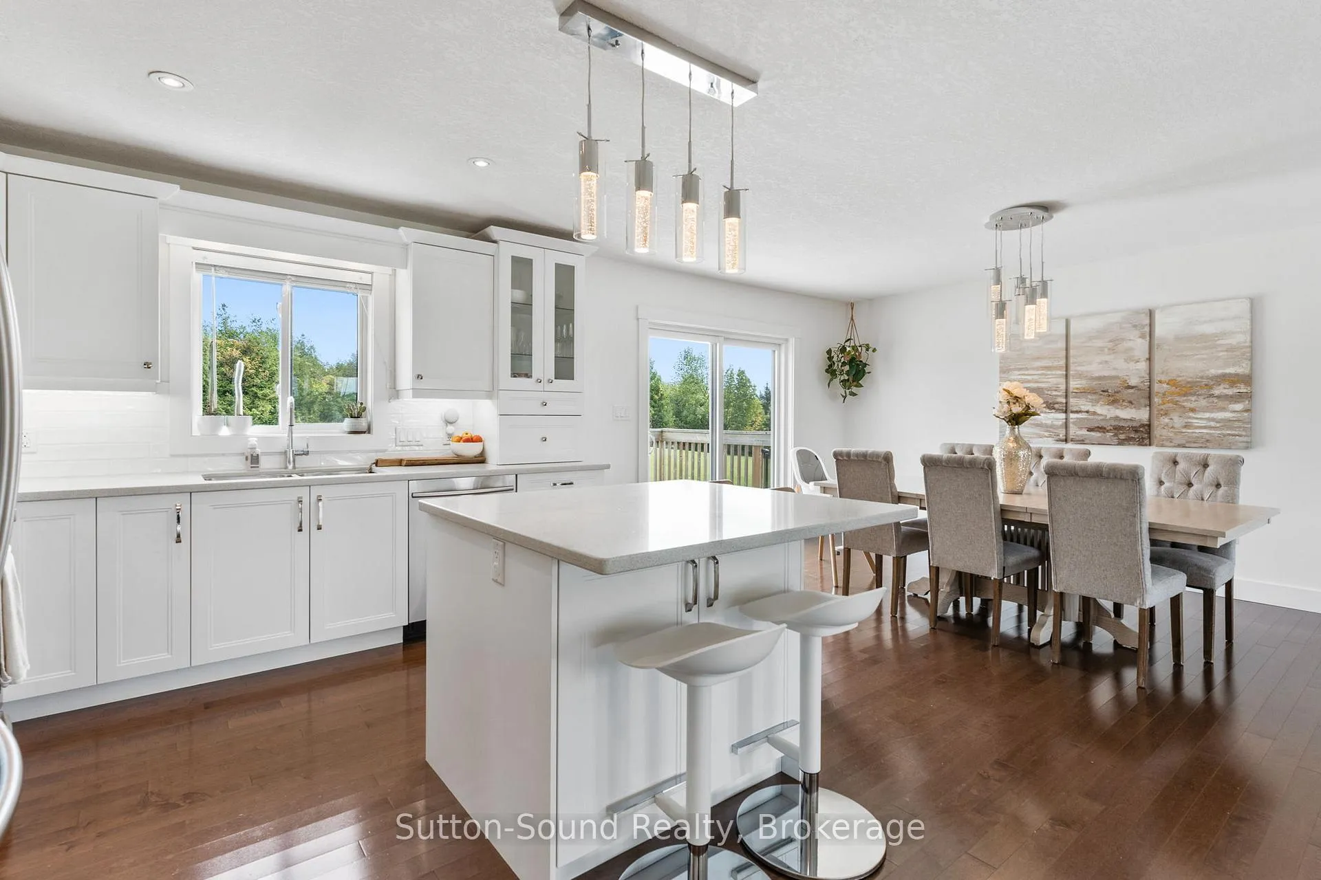Photo 11 of 111 Donway Drive, Chatsworth — HOMEH