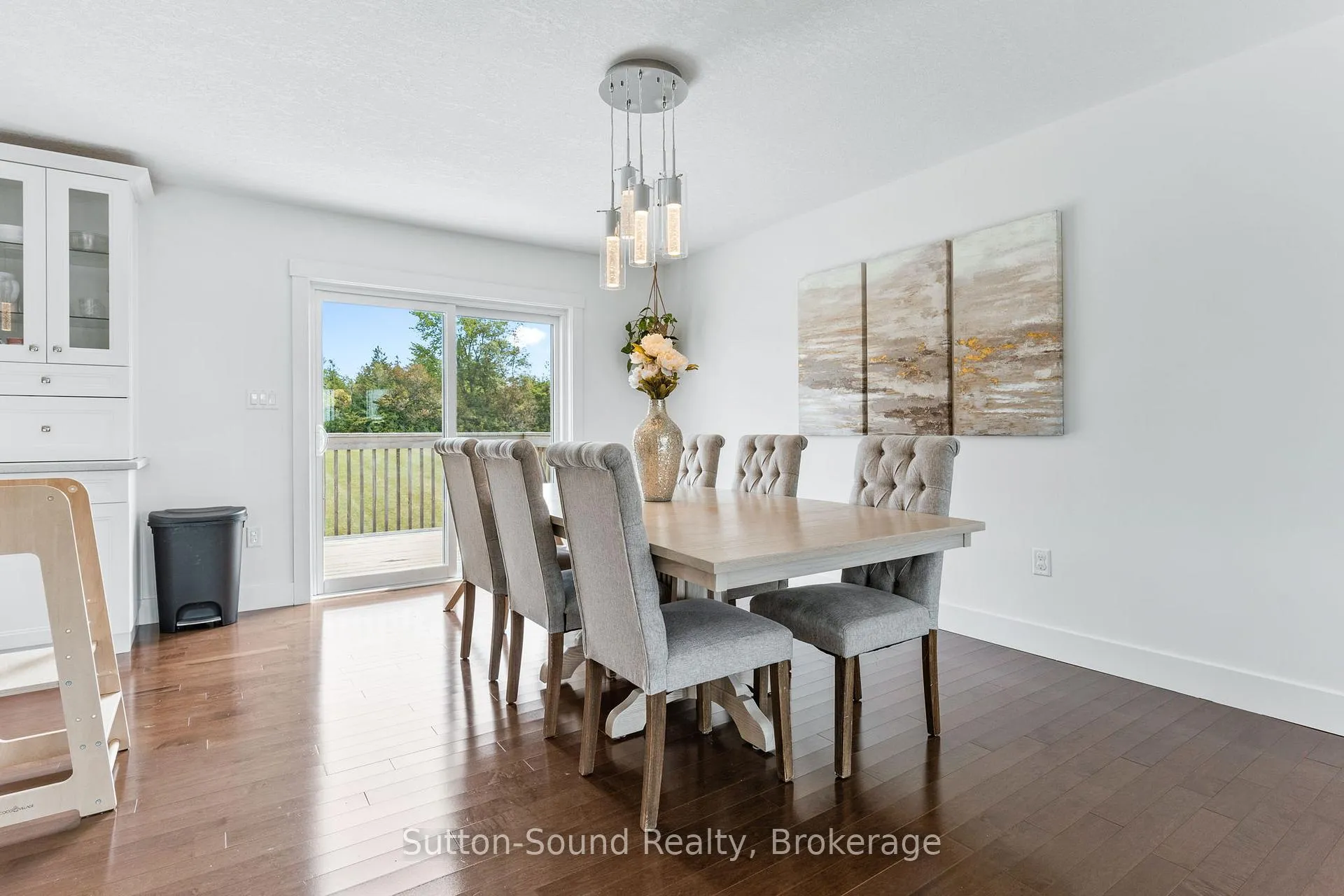Photo 12 of 111 Donway Drive, Chatsworth — HOMEH