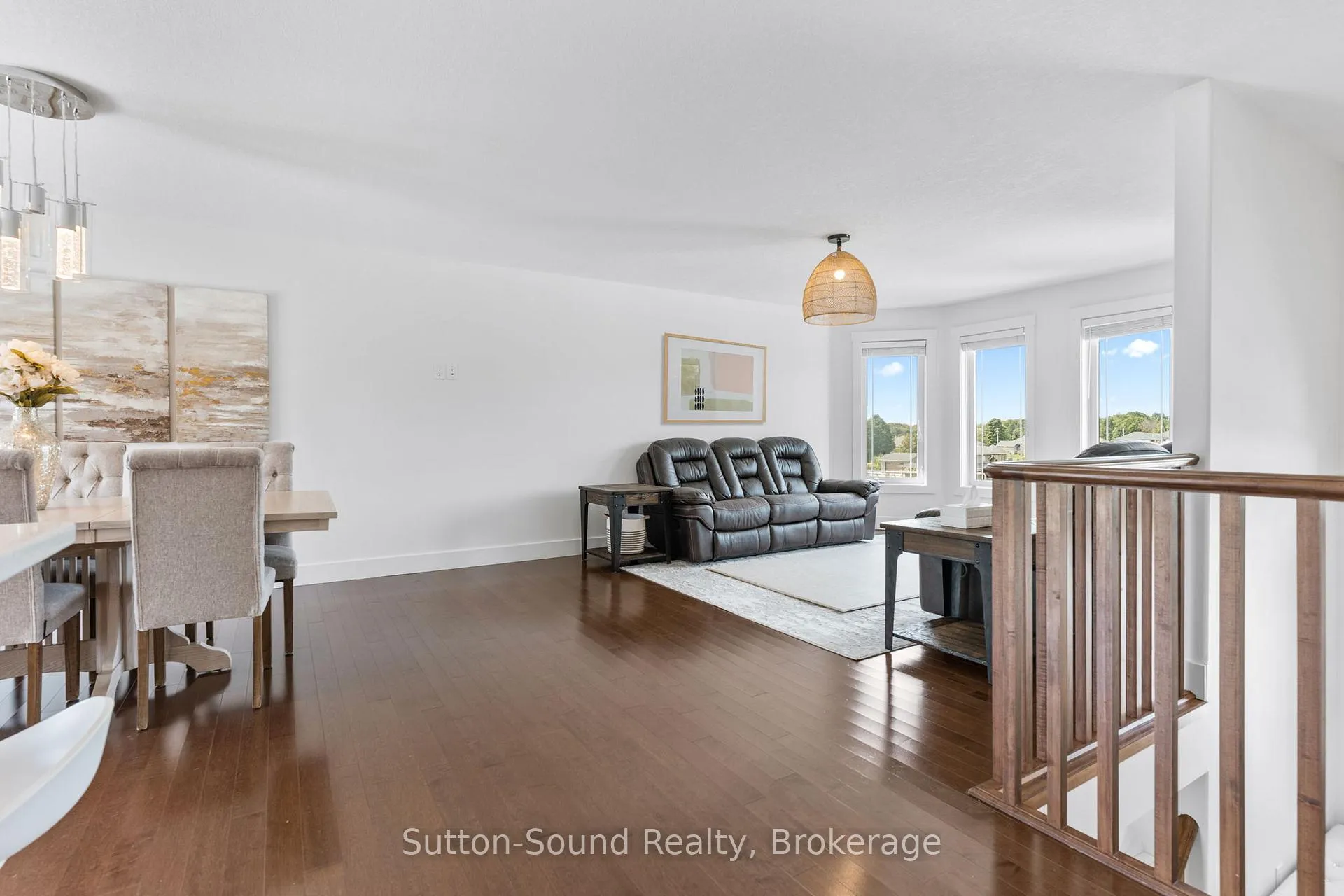 Photo 13 of 111 Donway Drive, Chatsworth — HOMEH