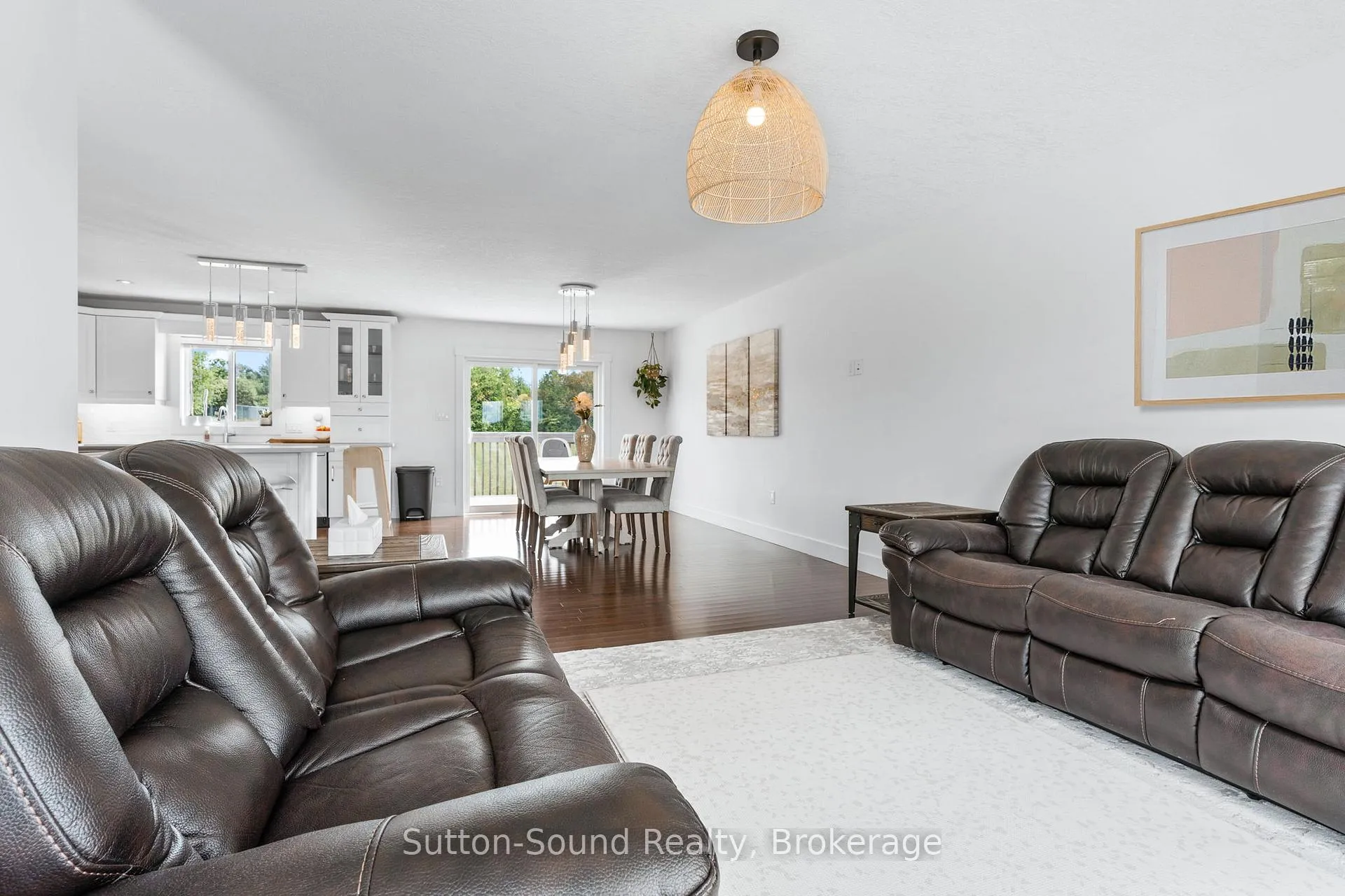 Photo 16 of 111 Donway Drive, Chatsworth — HOMEH
