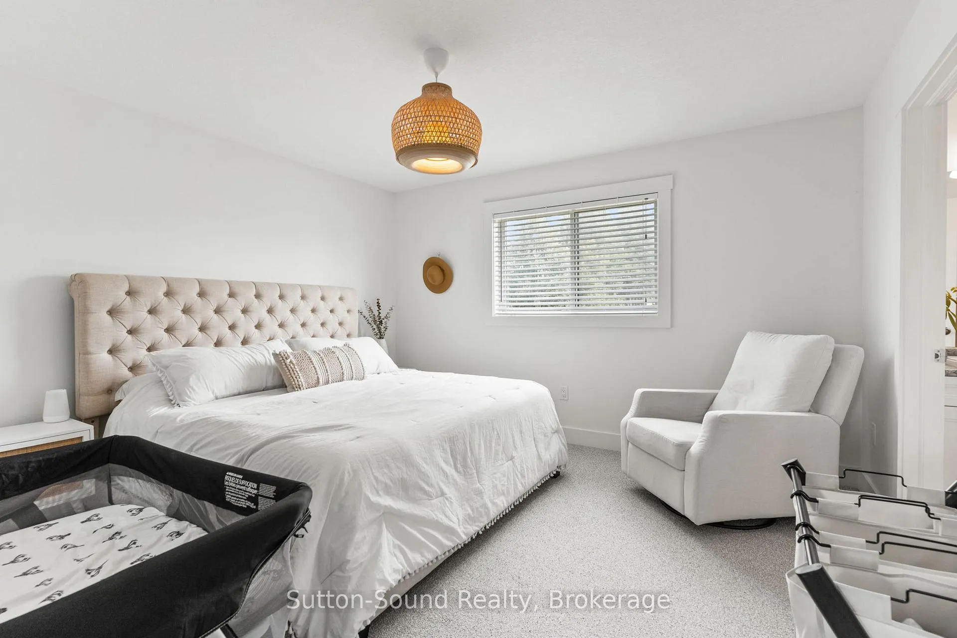 Photo 17 of 111 Donway Drive, Chatsworth — HOMEH