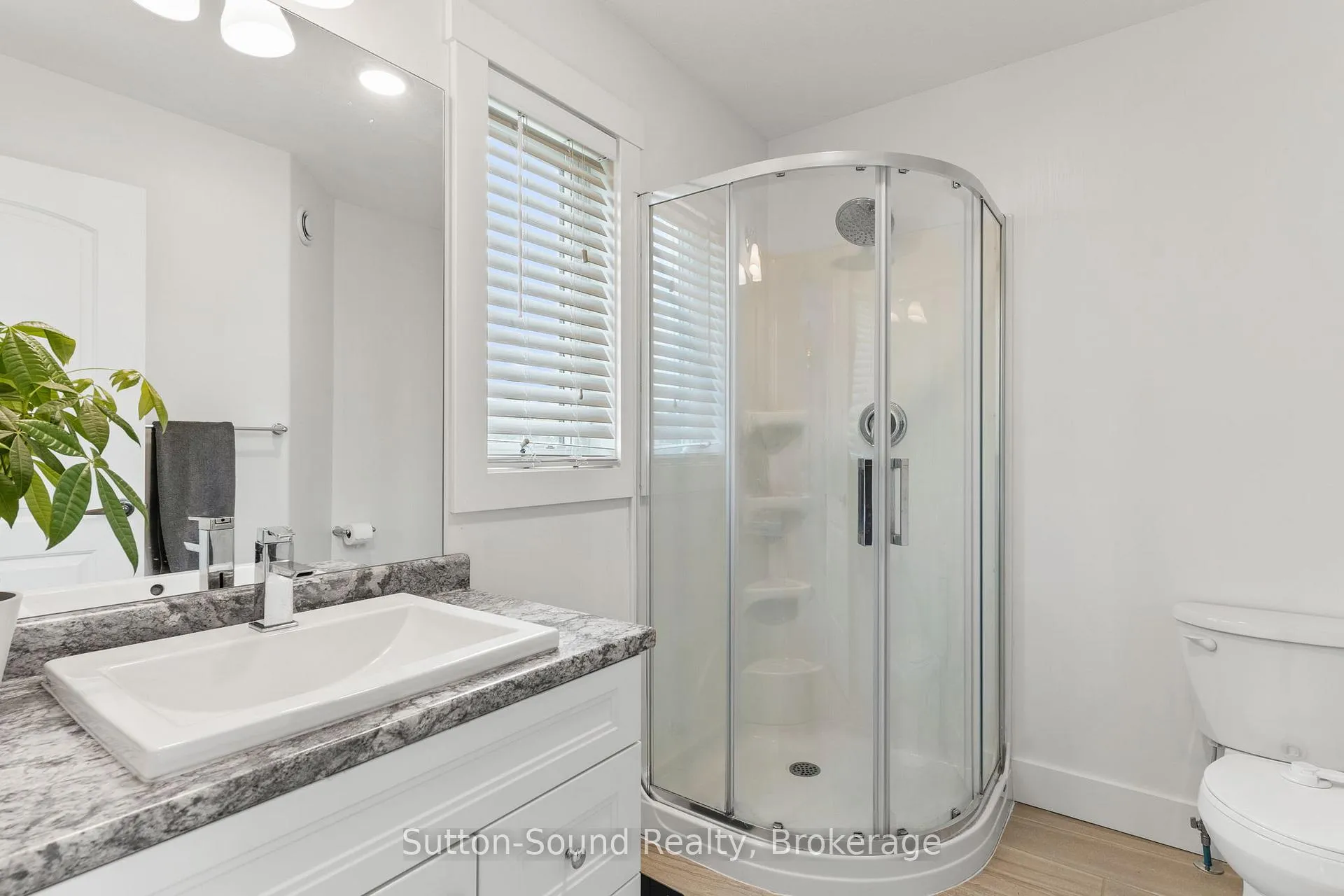 Photo 20 of 111 Donway Drive, Chatsworth — HOMEH