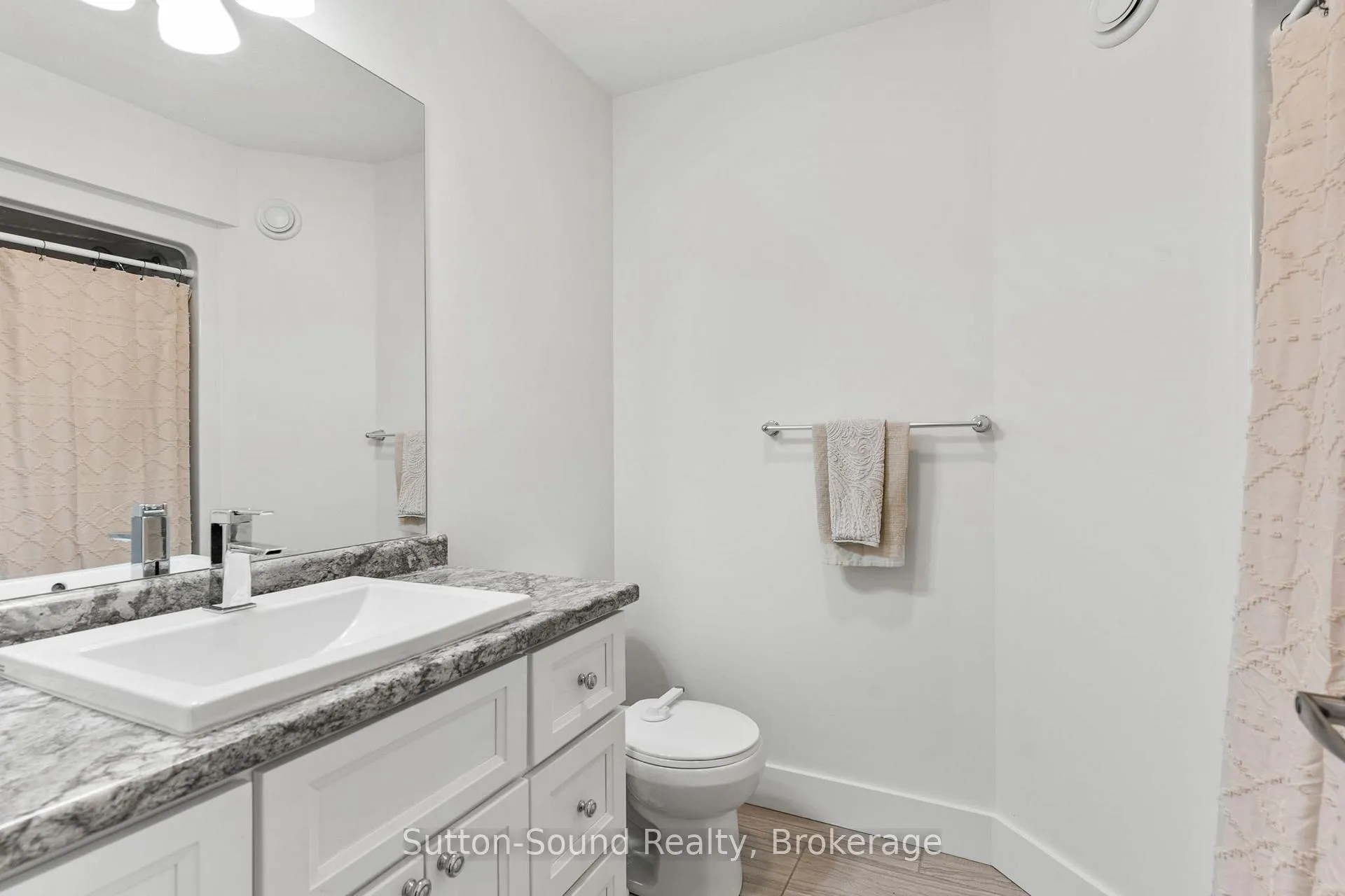 Photo 26 of 111 Donway Drive, Chatsworth — HOMEH