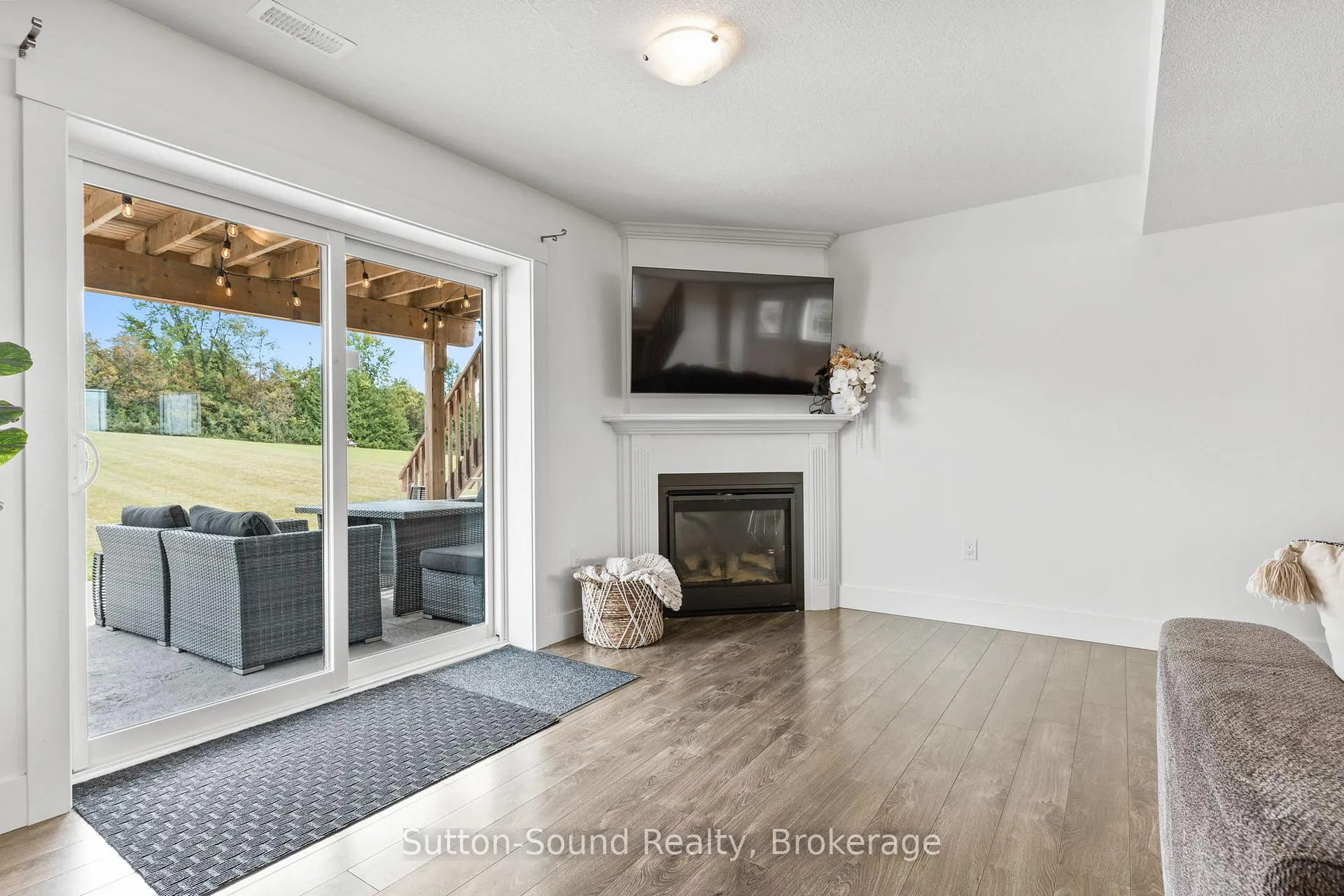 Photo 30 of 111 Donway Drive, Chatsworth — HOMEH