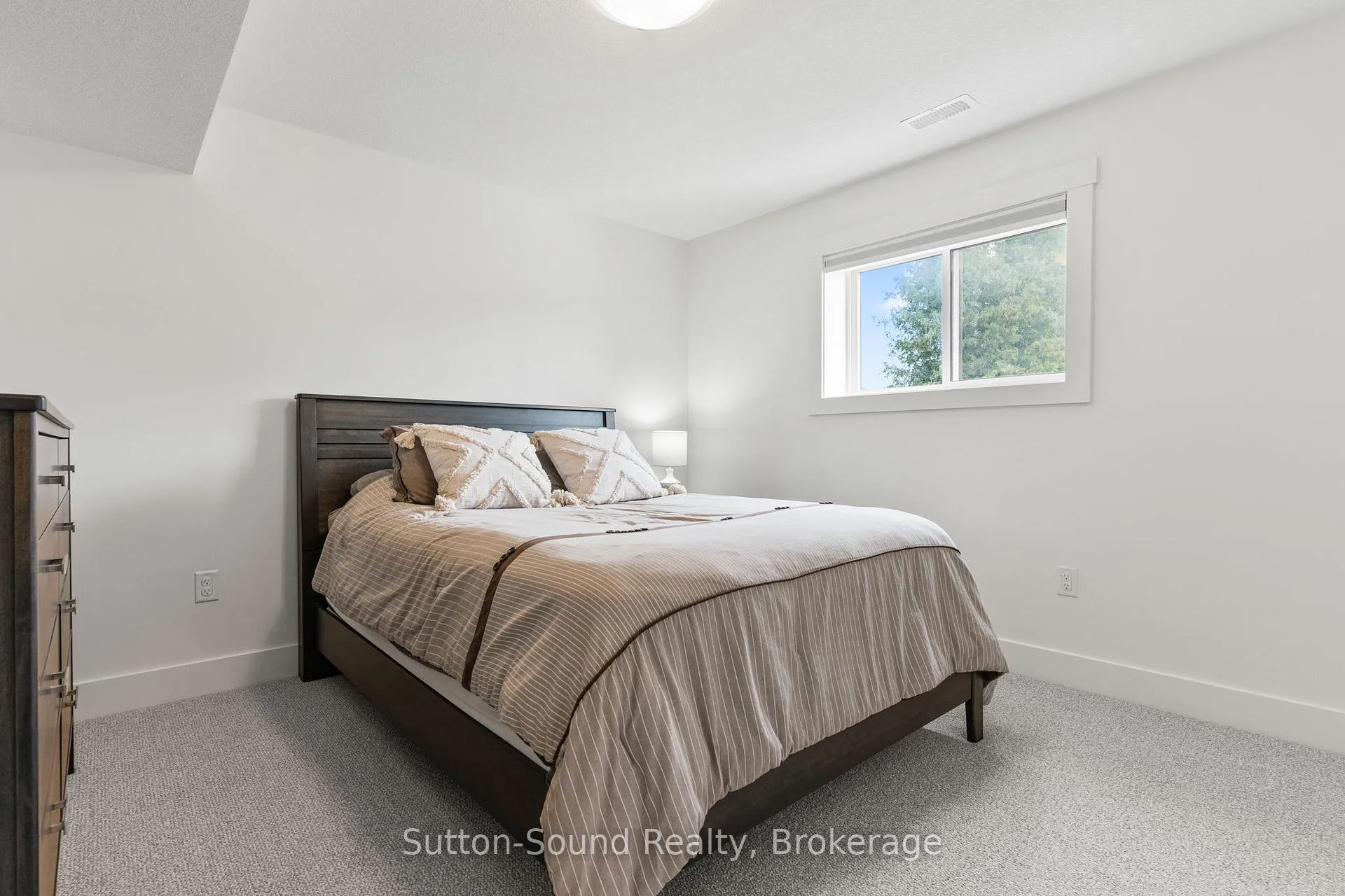Photo 32 of 111 Donway Drive, Chatsworth — HOMEH