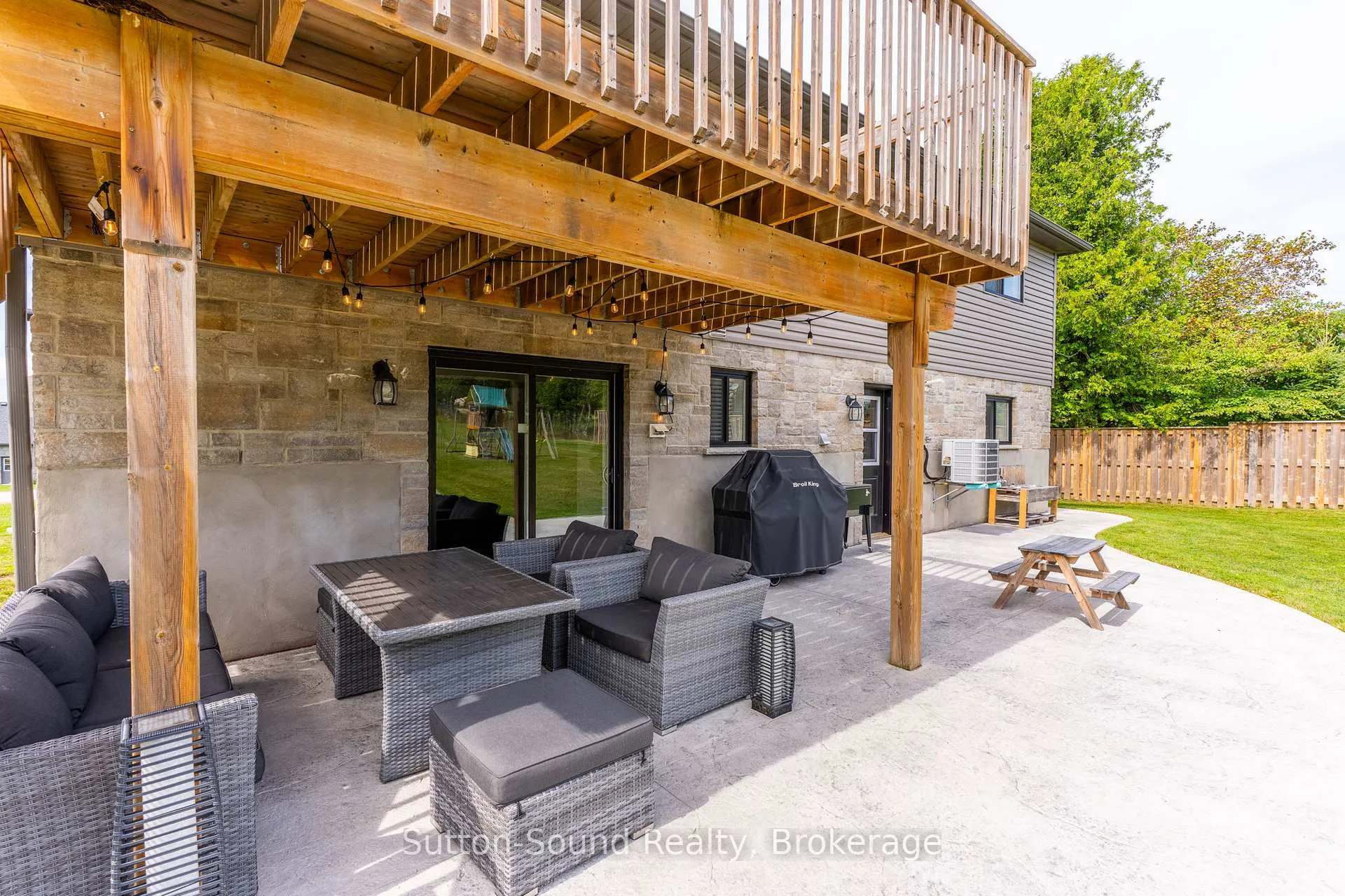 Photo 35 of 111 Donway Drive, Chatsworth — HOMEH