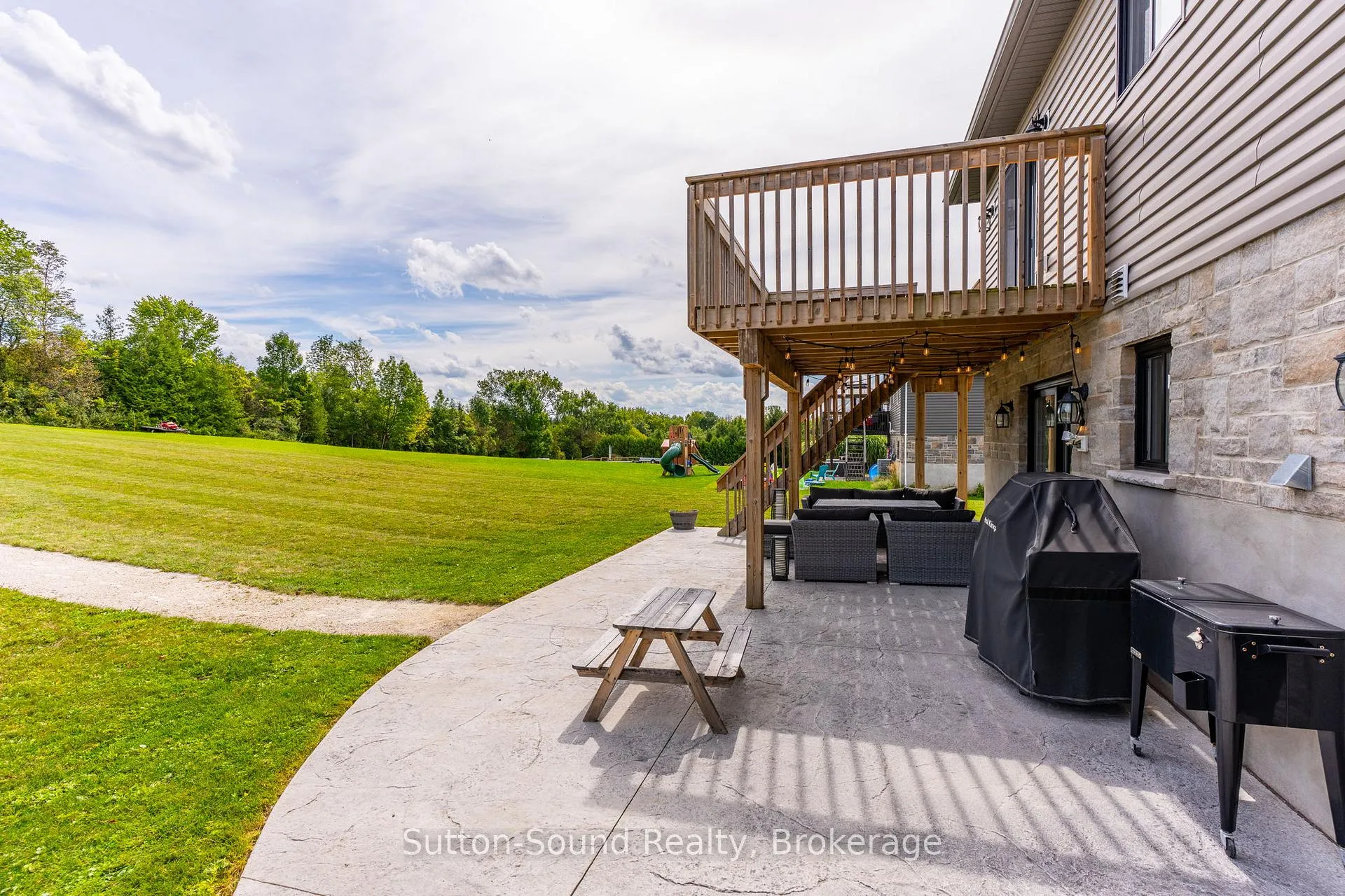 Photo 36 of 111 Donway Drive, Chatsworth — HOMEH