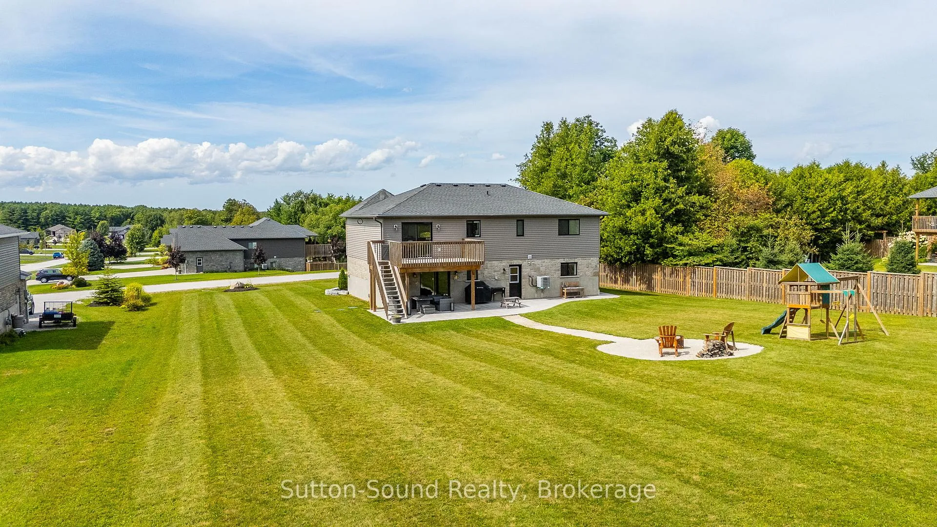 Photo 40 of 111 Donway Drive, Chatsworth — HOMEH