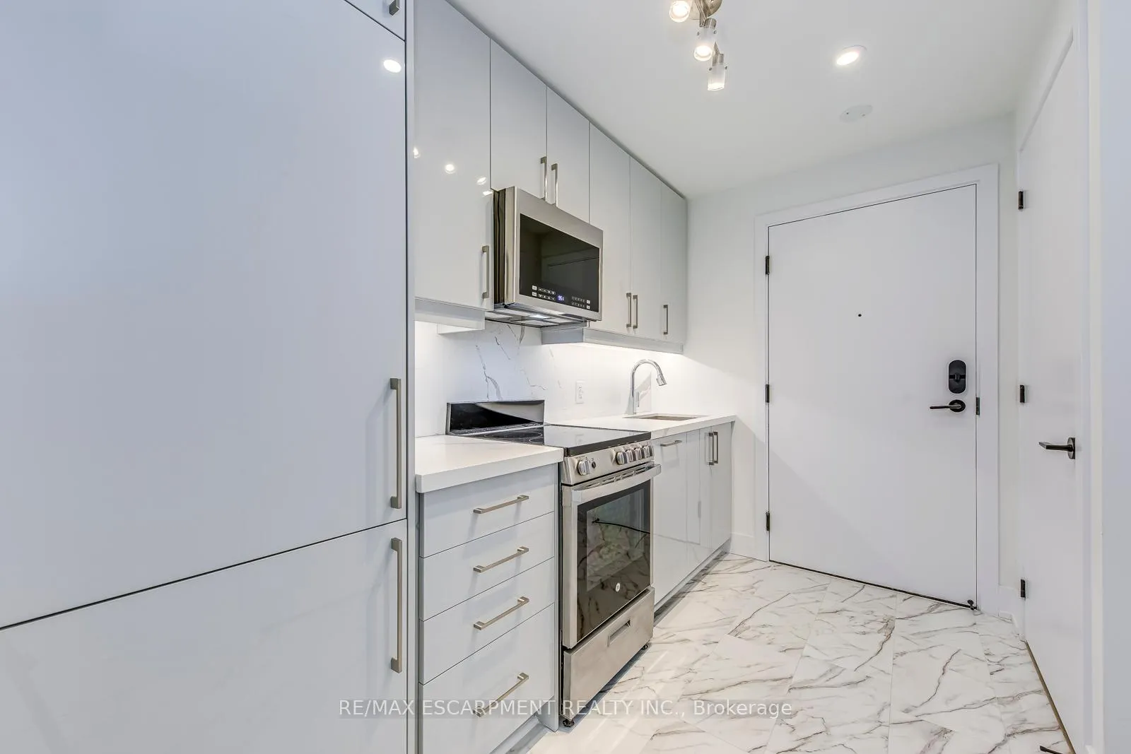 Photo 7 of Unit 112, 2450 Old Bronte Road, Oakville, Westmount — HOMEH