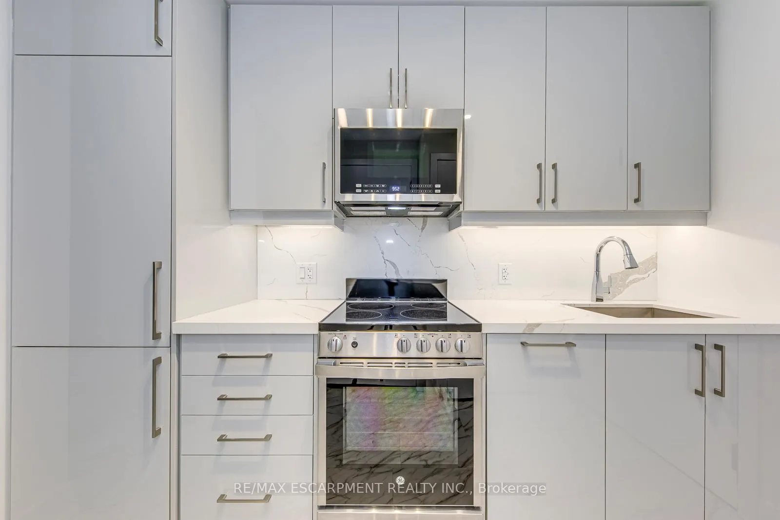 Photo 8 of Unit 112, 2450 Old Bronte Road, Oakville, Westmount — HOMEH