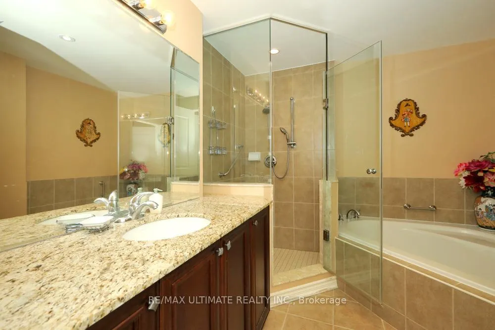 Photo 15 of Unit 407, 9235 Jane Street, Vaughan, Maple — HOMEH