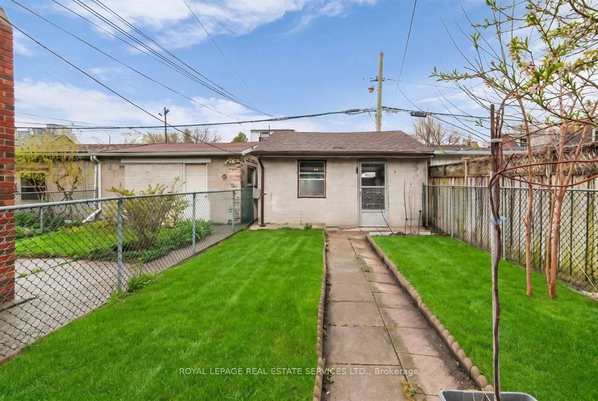Photo 14 of 215 Clinton Street, Toronto, Palmerston-Little Italy — HOMEH