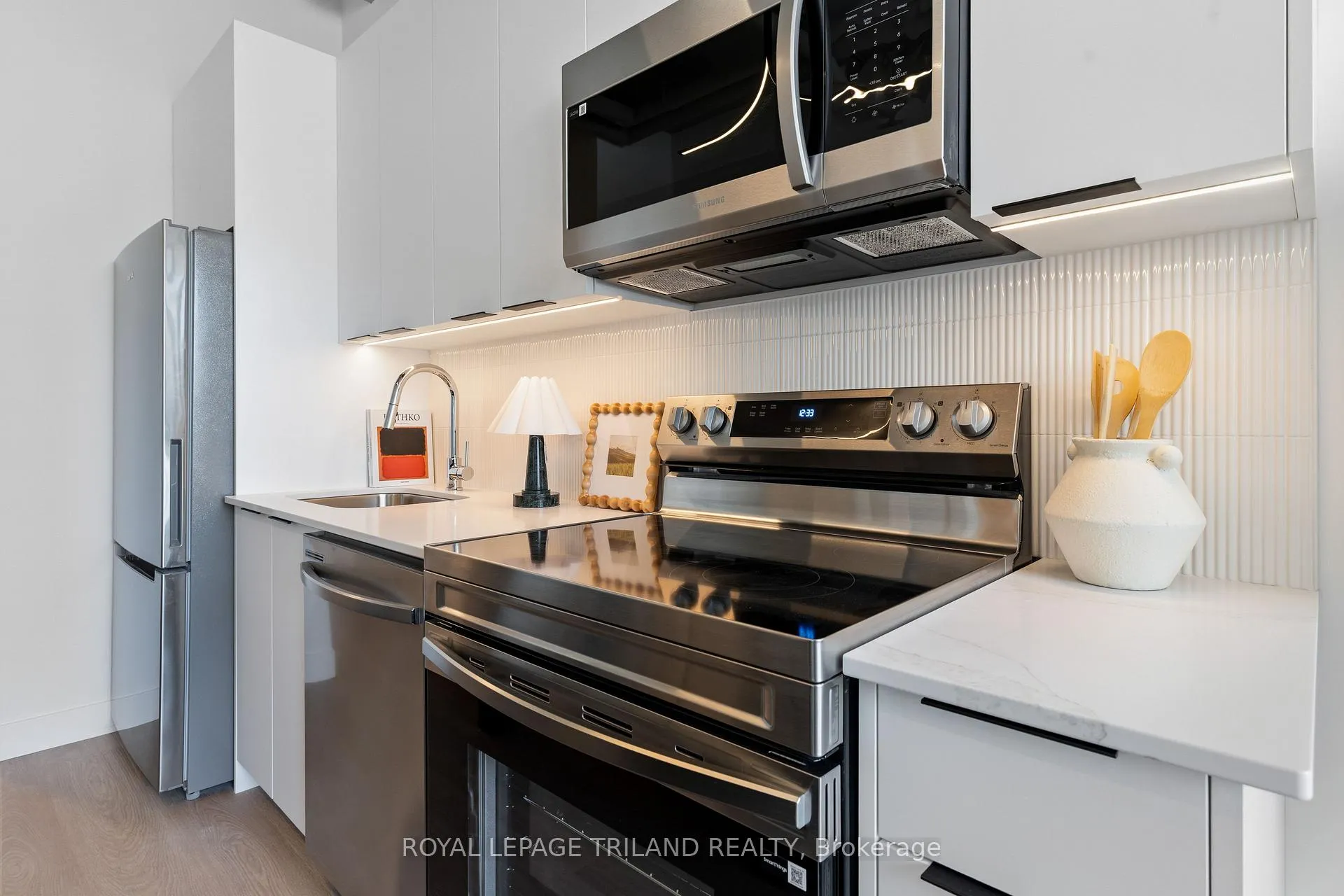 Photo 7 of Unit 209, 685 Richmond Street, London, East F — HOMEH