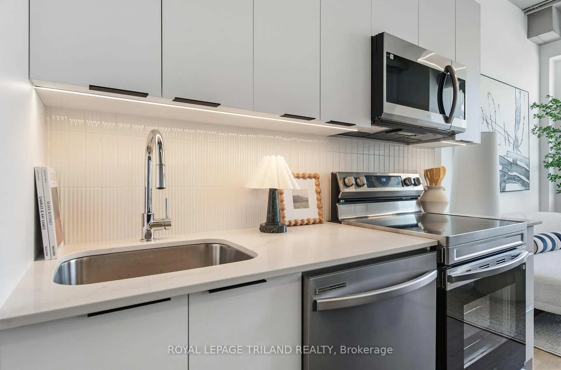 Photo 10 of Unit 209, 685 Richmond Street, London, East F — HOMEH