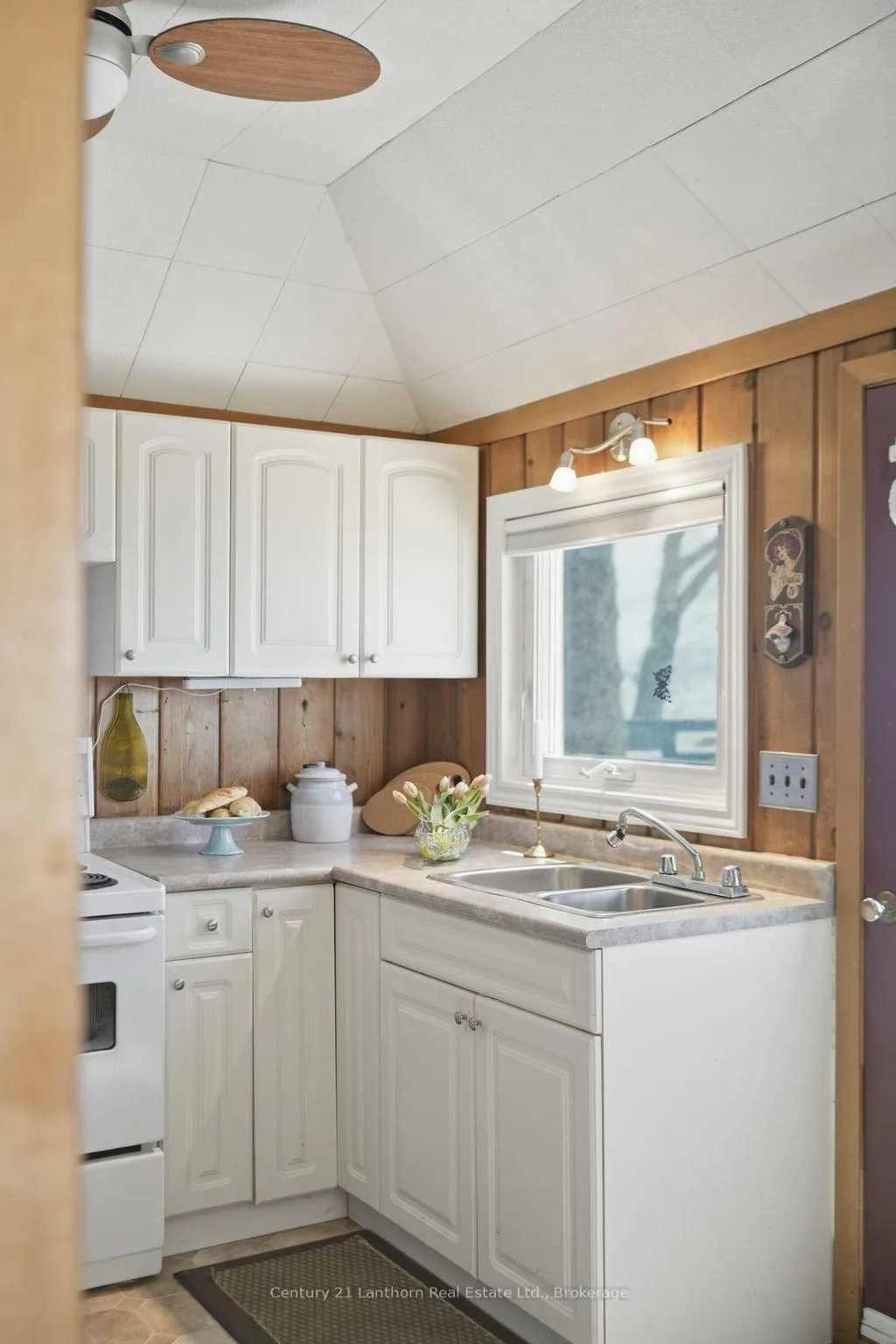 Photo 13 of 1051 Lakeside Drive, Prince Edward County, Ameliasburg Ward — HOMEH